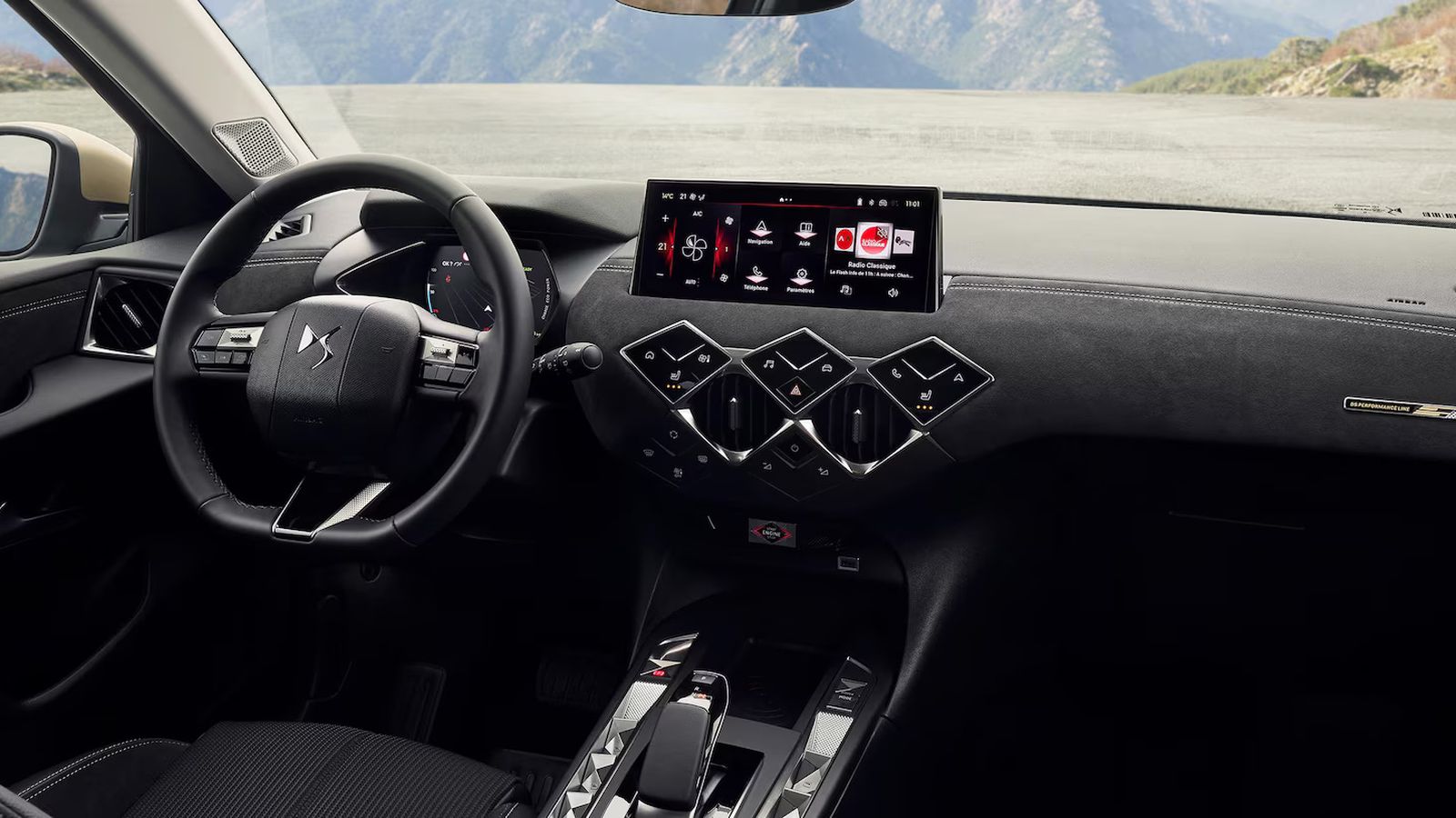 El DS 3 Performance Line permite disfrutar de un ahorro en equipamiento de 600 euros respecto a sumar algunos de sus elementos de serie como opciones en el nivel Pallas.