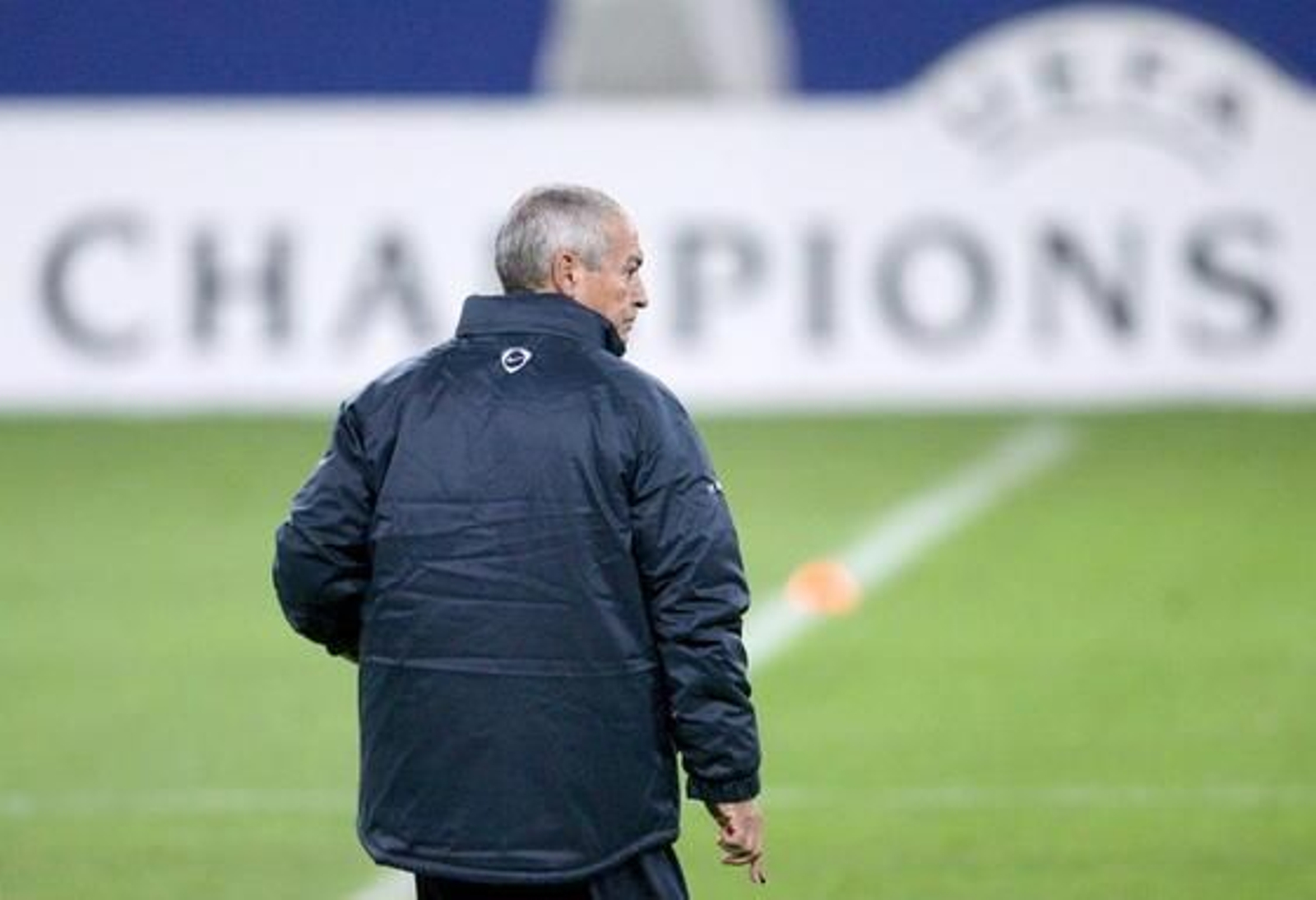 7. El luso obtuvo títulos con un grande europeo

Ambos han dirigido a un Campeón de Europa. Ferreira, al Oporto. Pellegrini, al Real Madrid. Sin embargo, el luso es el único que conquistó títulos en esa etapa. Si el chileno se hubiera mantenido más tiempo en el conjunto blanco, seguramente también los sumara, pero en su única temporada se fue de vacío.

Foto: Carlos Pastor