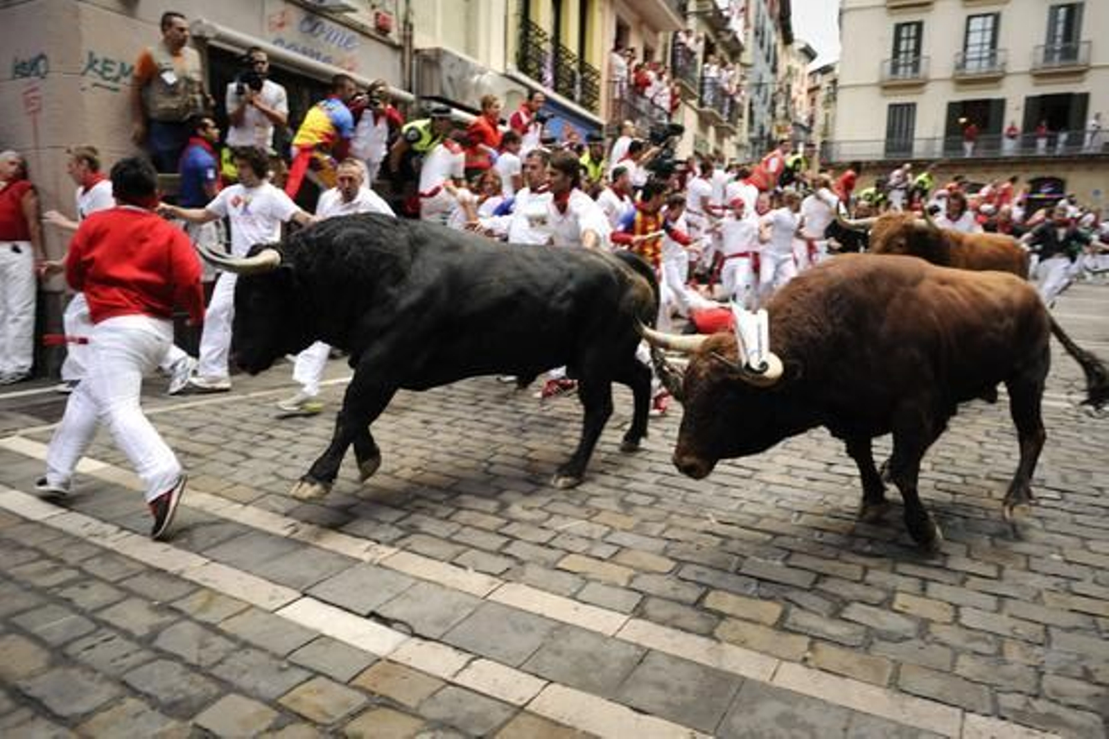 Los toros de El Pilar protagonizan un encierro rápido, limpio y sin corneados

Foto: AFP PHOTO