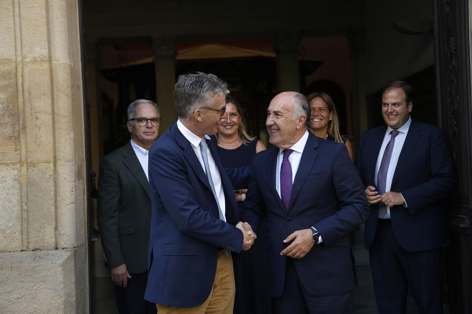 Las fotografías de la visita del embajador británico en España, sir Alex Ellis, al Ayuntamiento de Algeciras