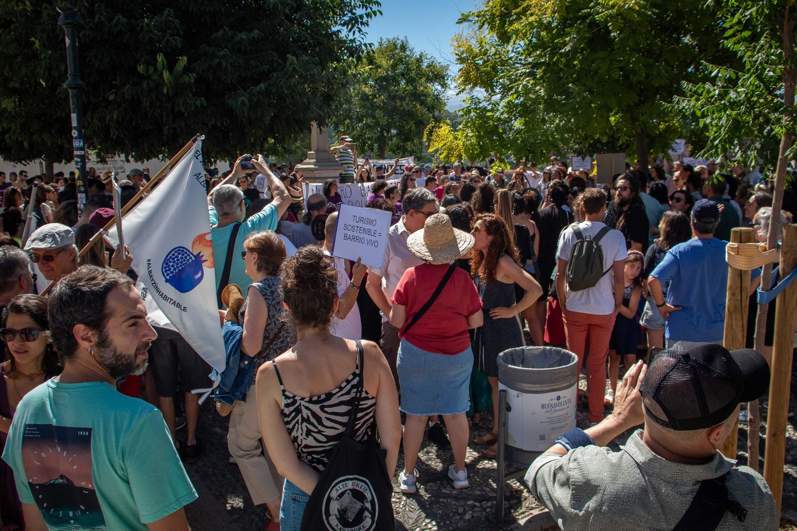 Las mejores imágenes: Vecinos del Albaicín exigen un turismo regulado en Granada