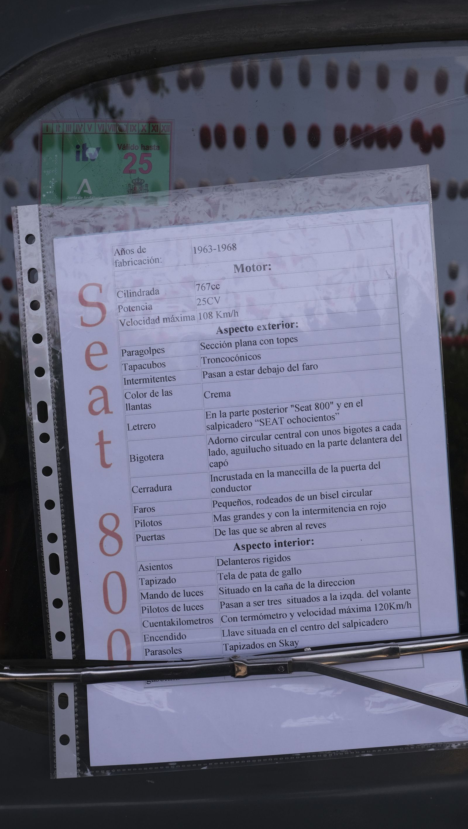 Los Seat 600 y los Mini en la Feria de Almería 2024, en imágenes