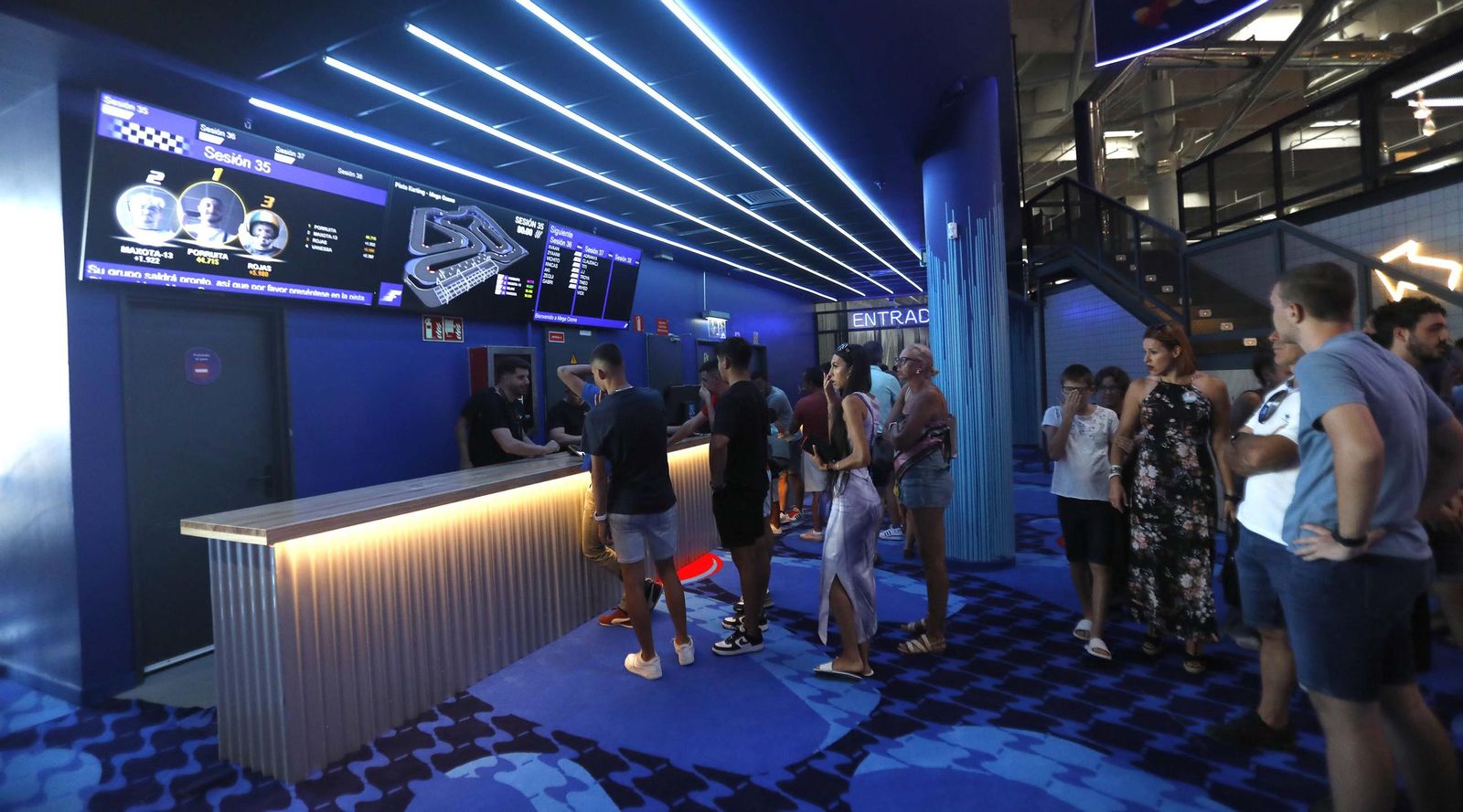 Las fotos de la inauguración del centro de ocio Ozone Bowling en Palmones