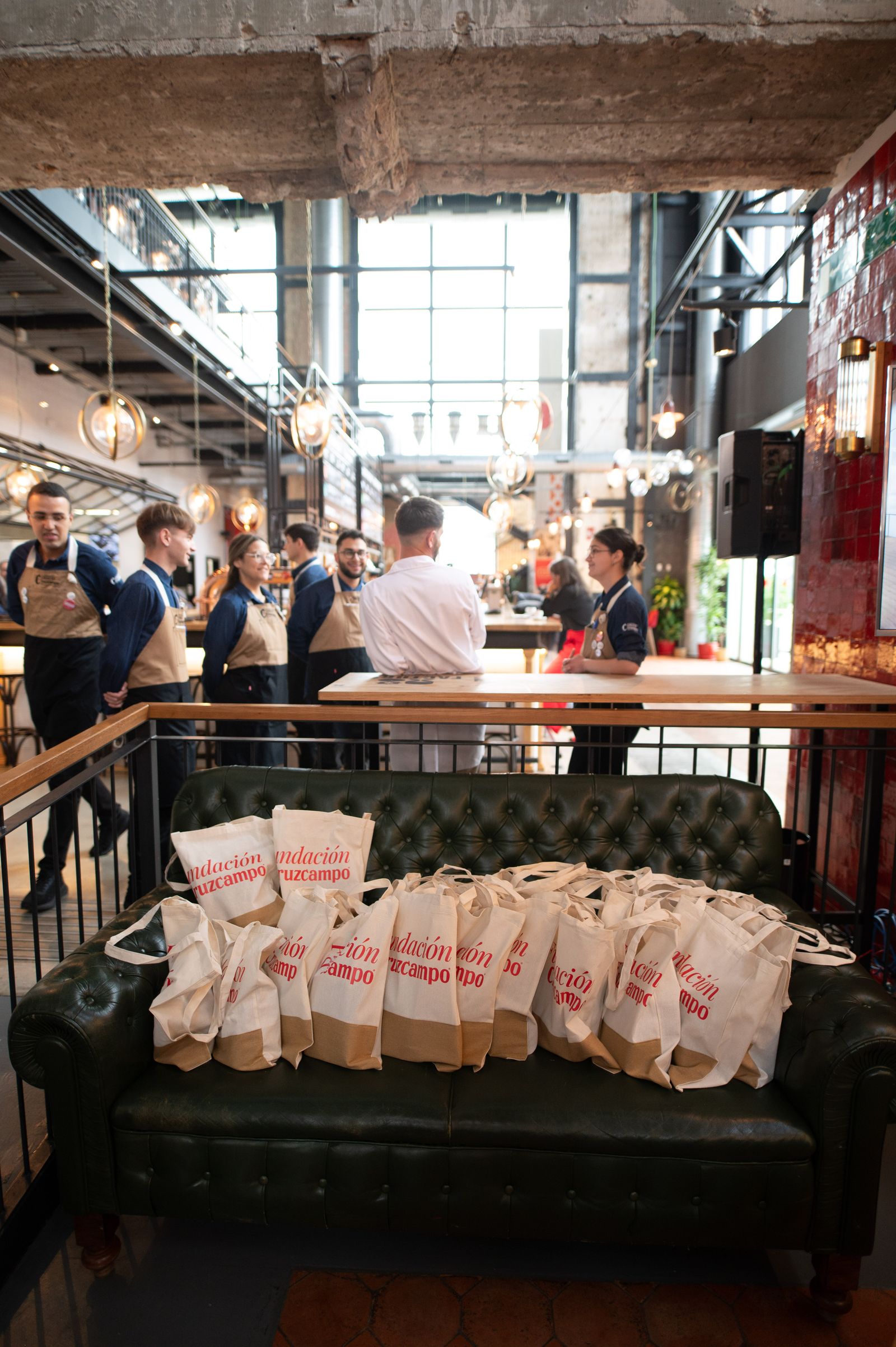 Las fotos de jugadores del Betis y del Sevilla en la Cruzcampo