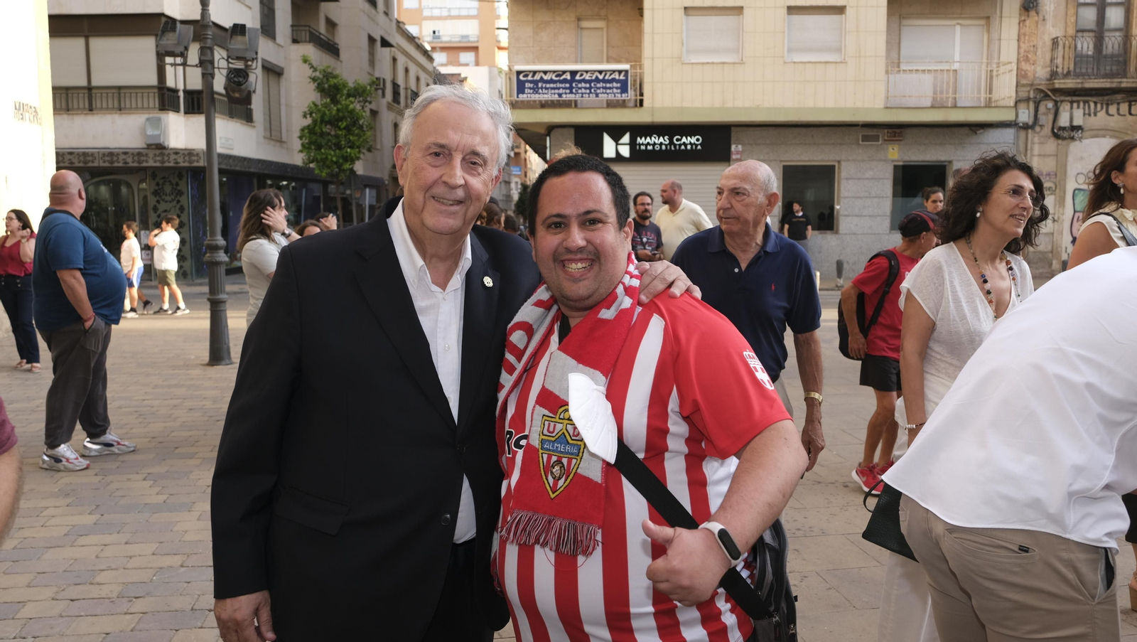 Ofrenda de la U.D. Almería a la Virgen del Mar, por el ascenso a la Liga Santander de Fútbol