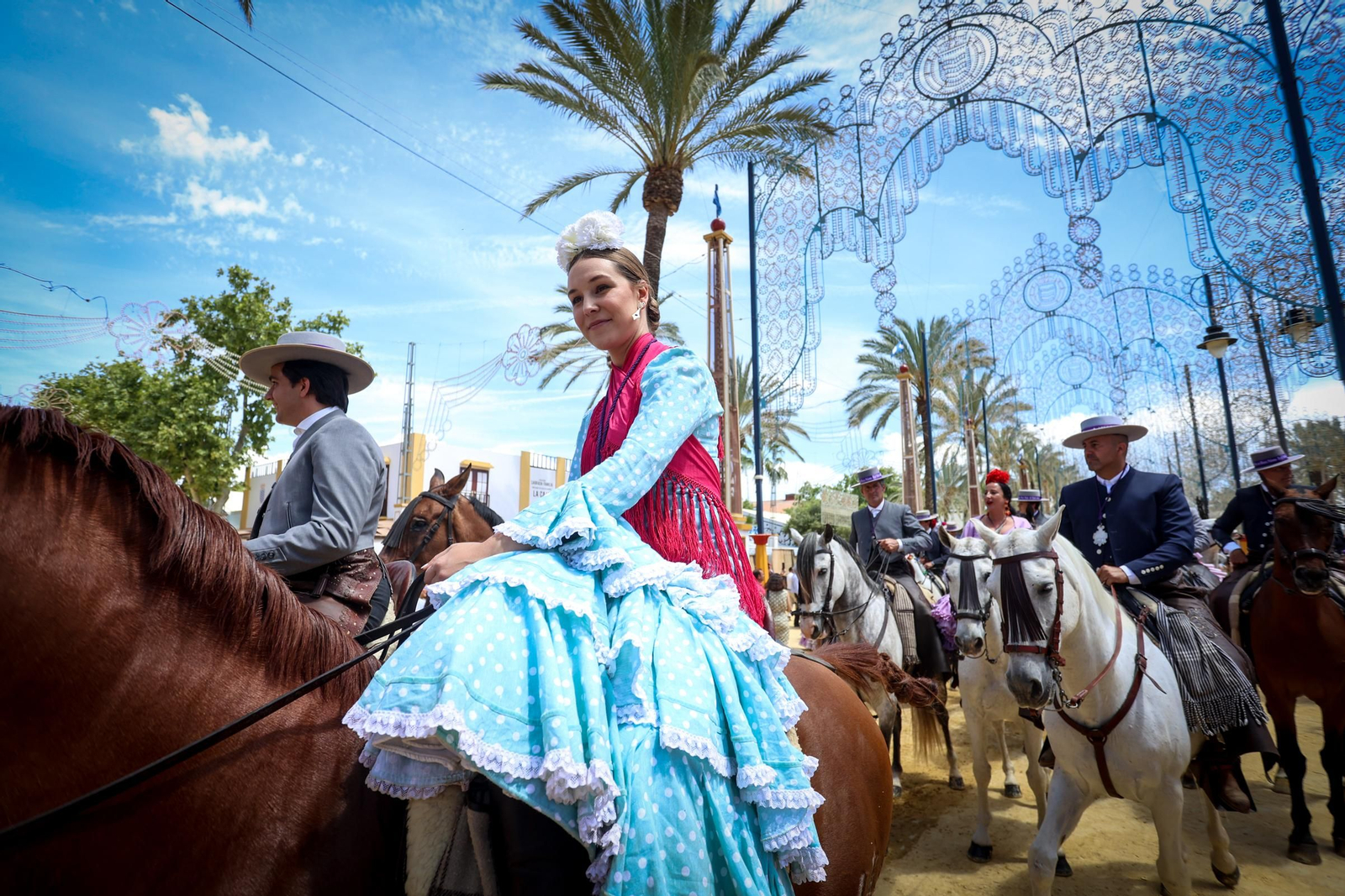 Imágenes de la Hermandad del Rocío en el Real de la Feria