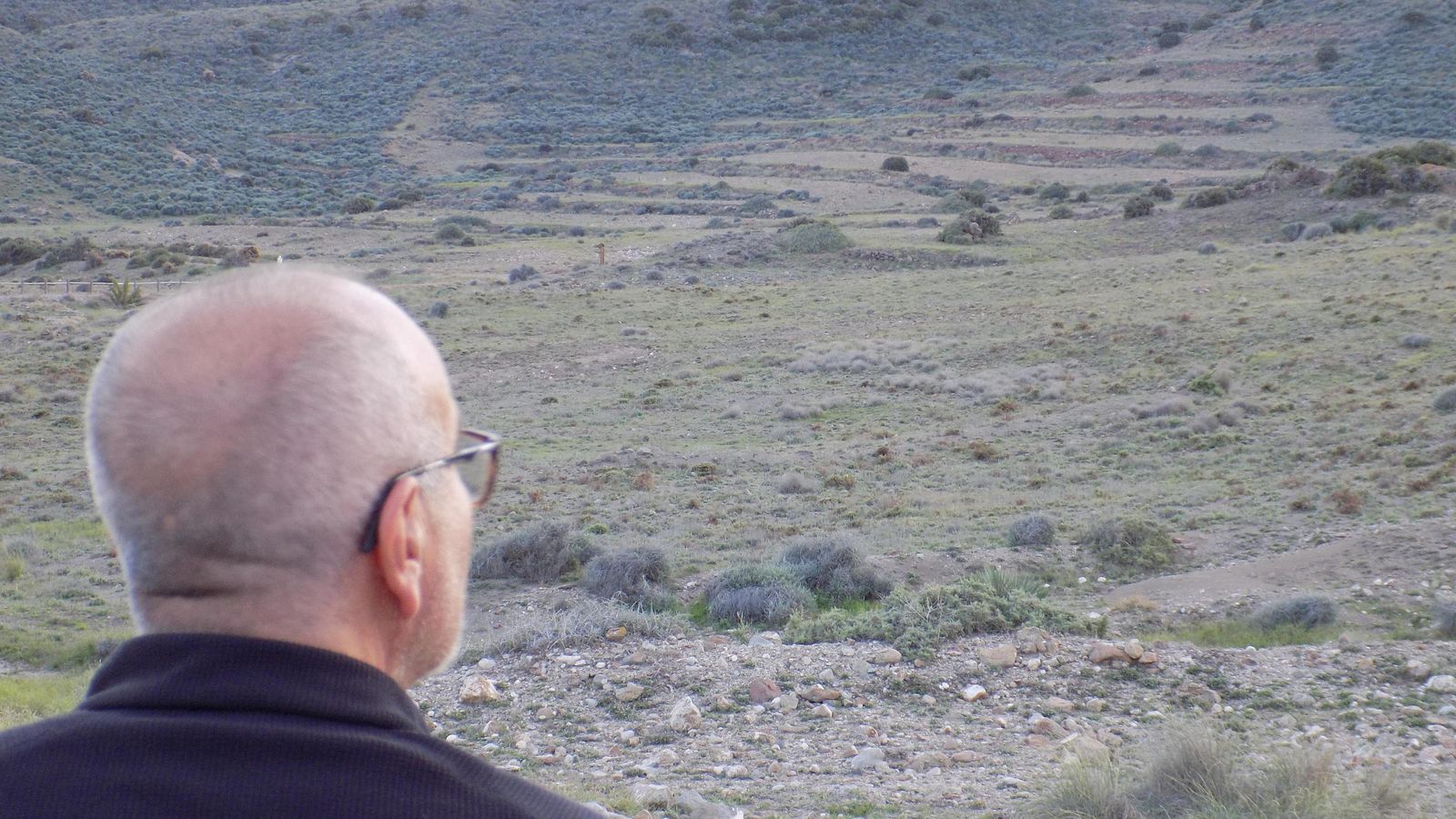 Balates construidos en la ladera de un cerro junto a Los Escullos.