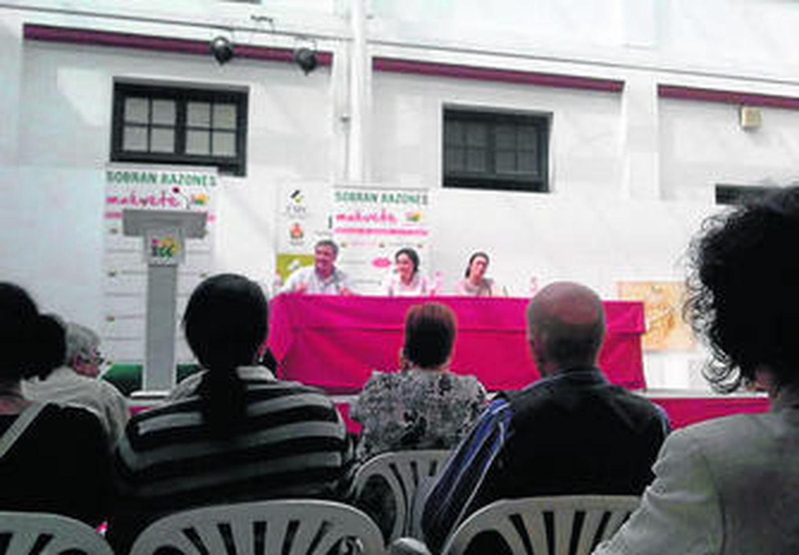 Nieto, en medio de los sindicalistas Rodríguez y Ortega.