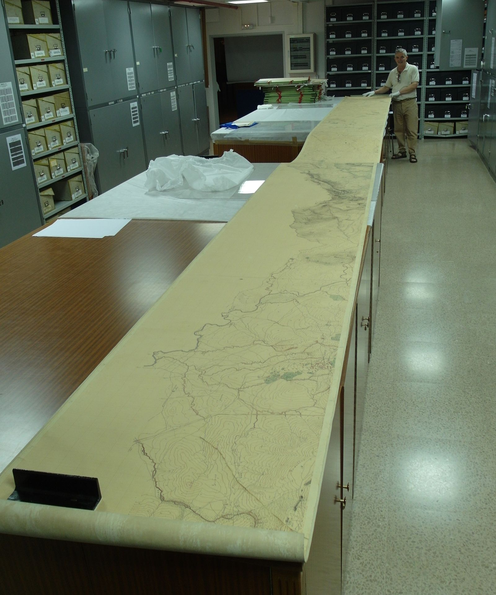 Fotografía que nos permite hacernos una idea del tamaño del mapa a escala 1:5.000 titulado 'Bahía de Algeciras 2'