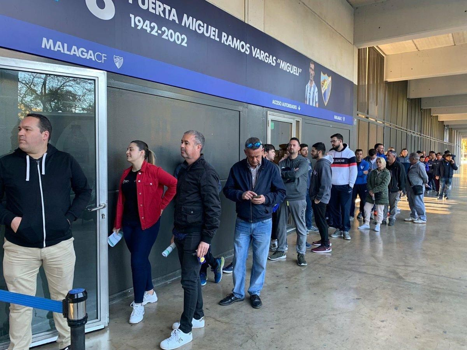 En fotos: los malaguistas acuden a La Rosaleda para donar sangre y médula