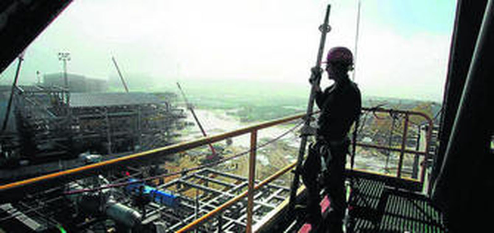 Vista general de los terrenos de Dragados en La Cabezuela, desde una de las plataformas que ha levantado.
