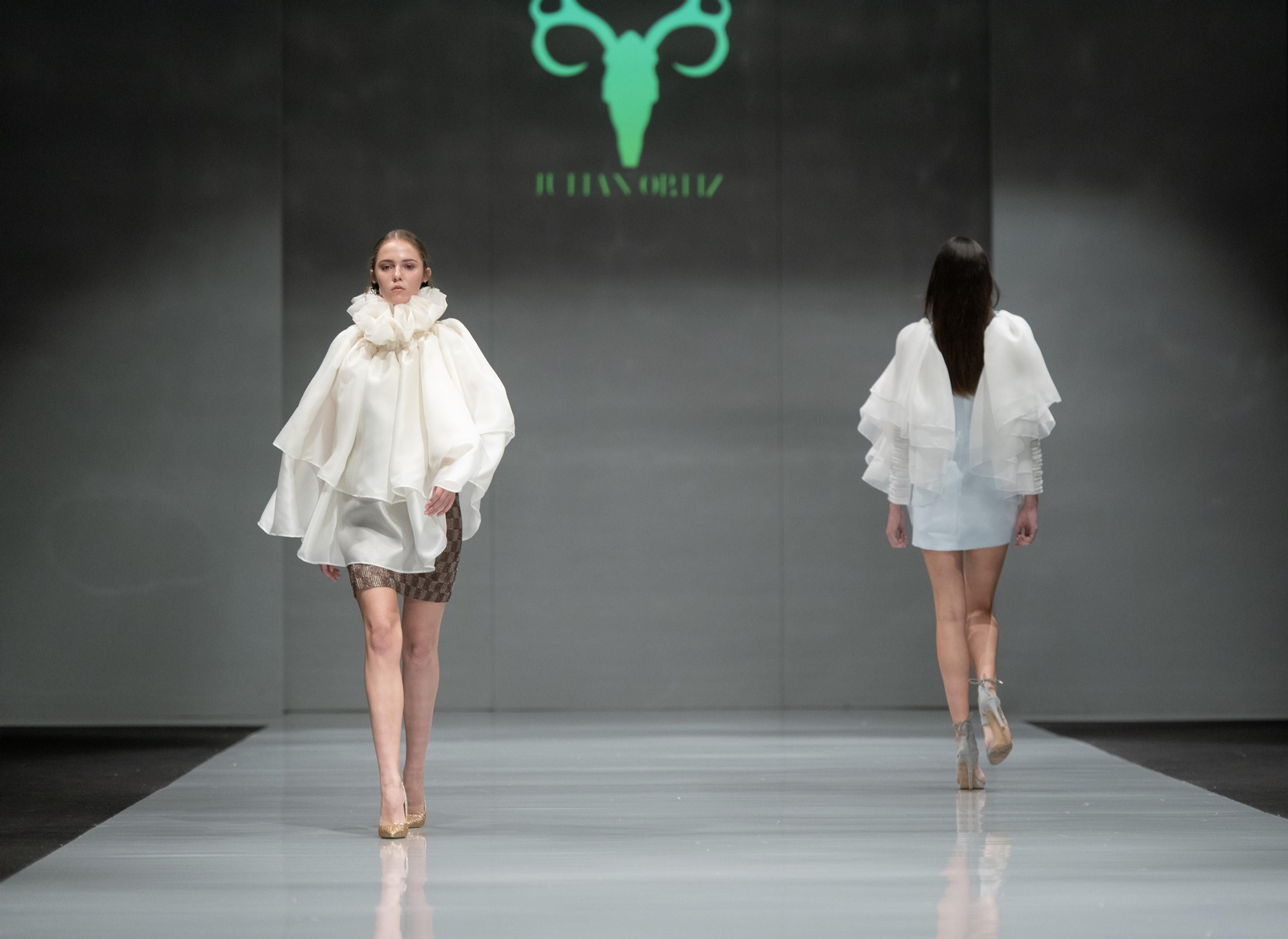 Raices, una revisión a sus orígenes a través de la moda del diseñador Julián Ortiz