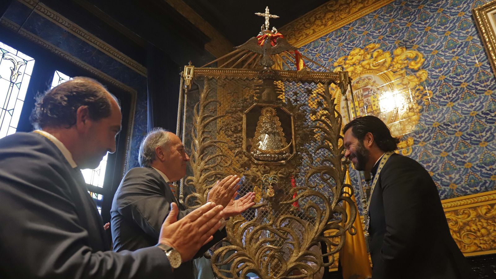 Entrega de la Medalla de la ciudad a la hermandad del Rocío de Algeciras