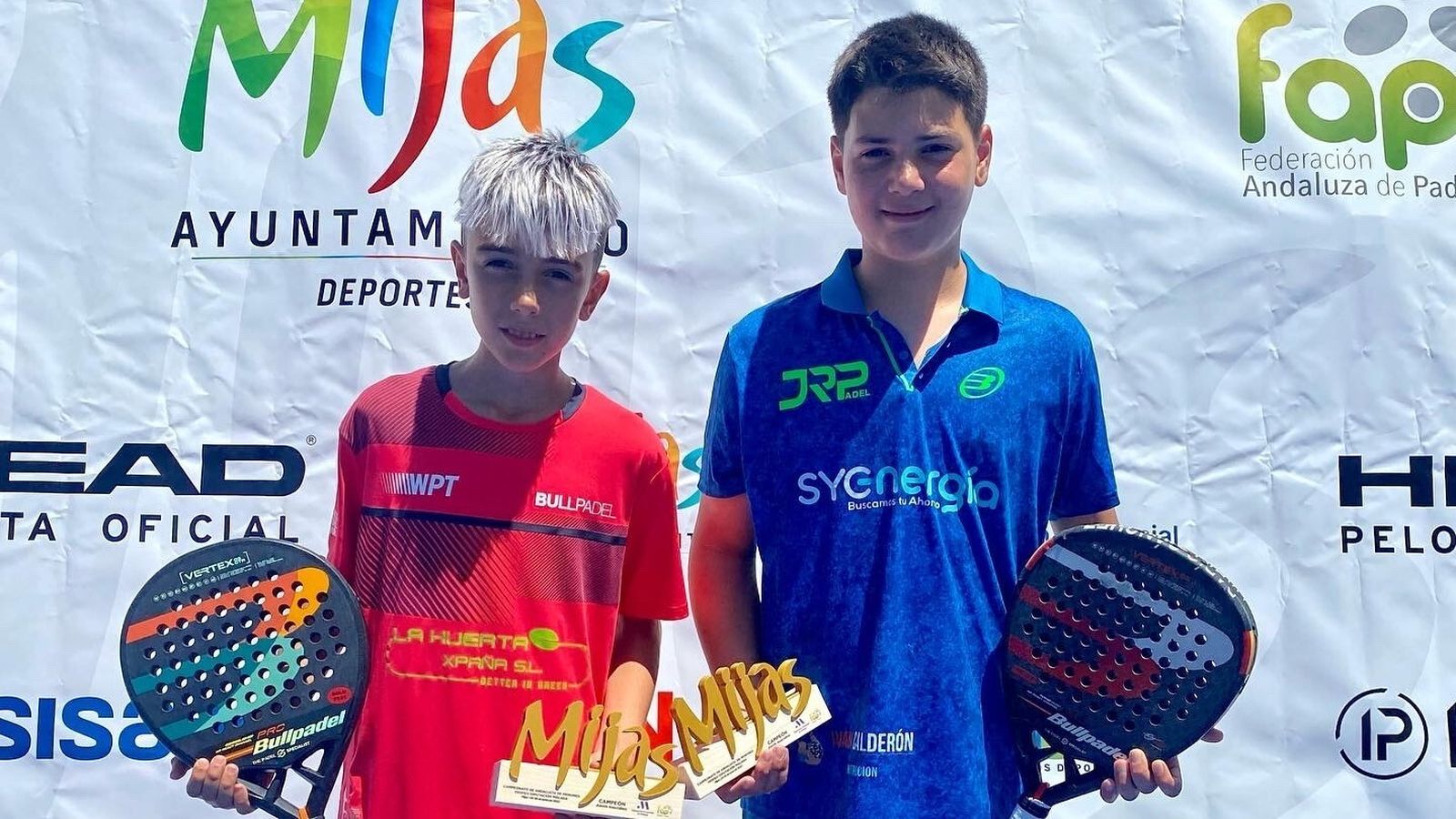 El isleño Darío Sánchez Vidal (a la derecha) junto a su compañero, el granadino Hugo Gómez, con el que se ha proclamado campeón de Andalucía en la categoría Alevín.