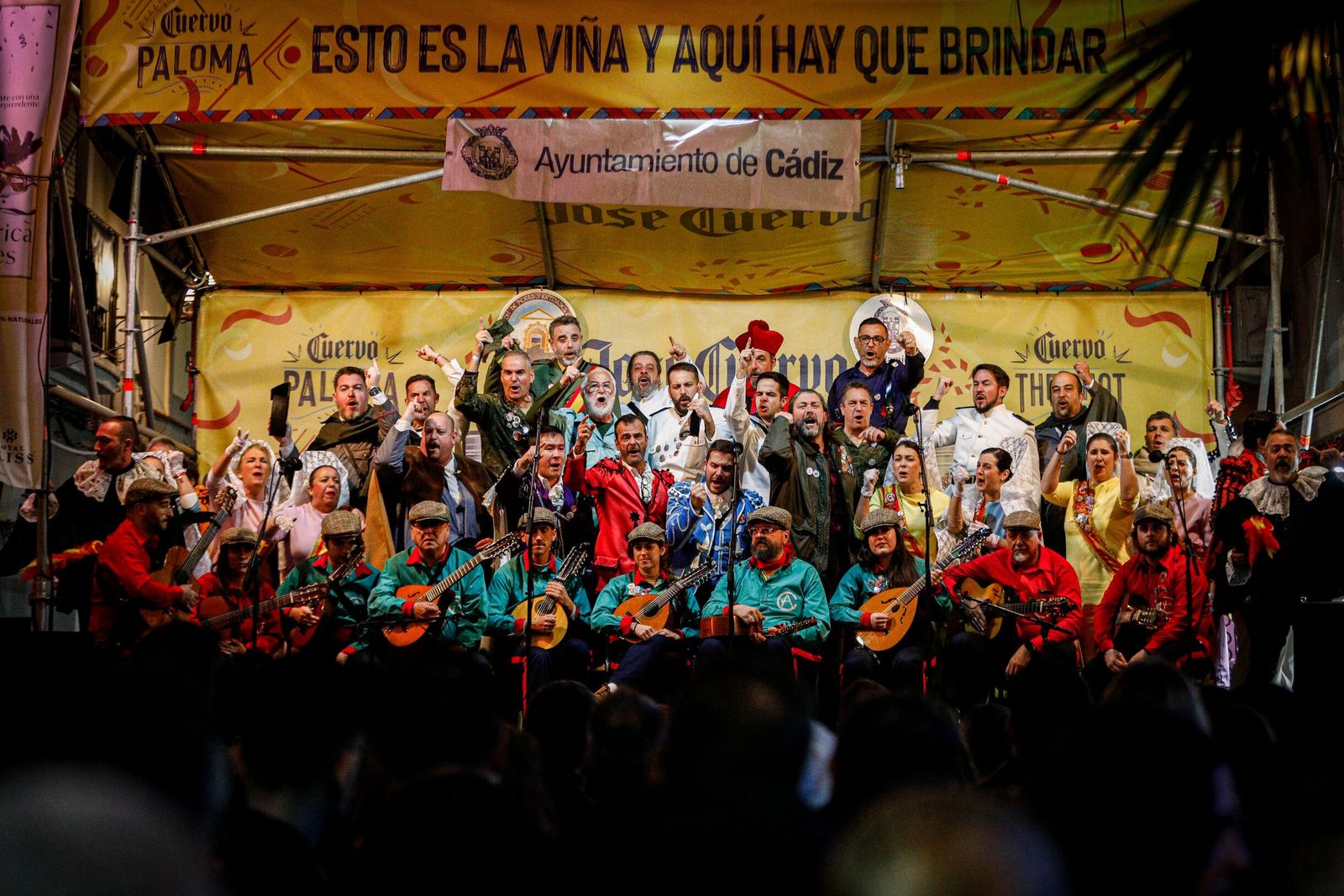 El coro 'La carnicería', segundo premio, en su actuación en las semifinales en La Viña.