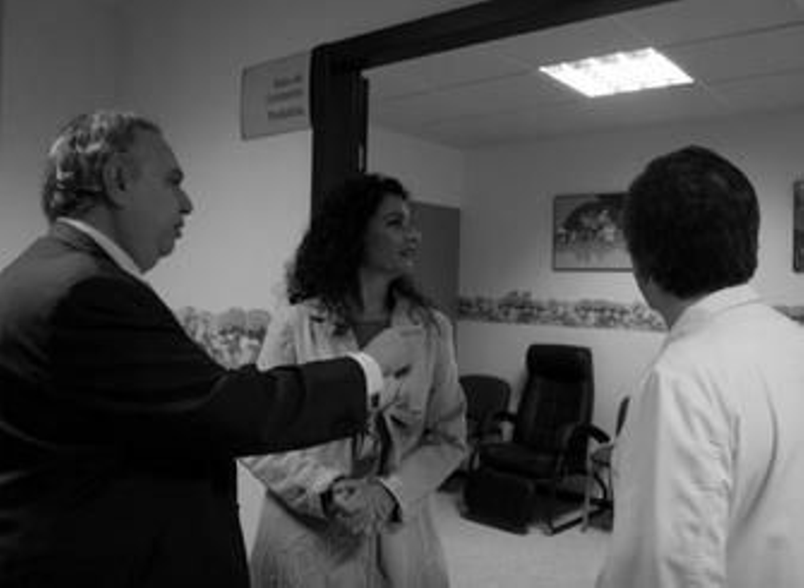 Francisco Martos muestra a la consejera de Salud, María Jesús Montero, las instalaciones el día en que se inauguraron las nuevas Urgencias. Francisco Martos muestra a la consejera de Salud, María Jesús Montero, las instalaciones el día en que se inauguraron las nuevas Urgencias.