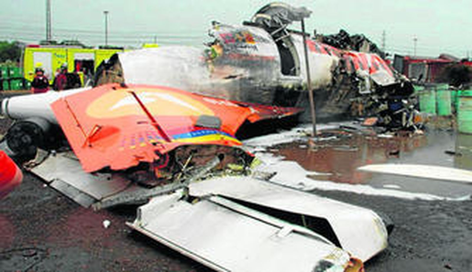 Una avioneta se estrella y causa 33 muertes