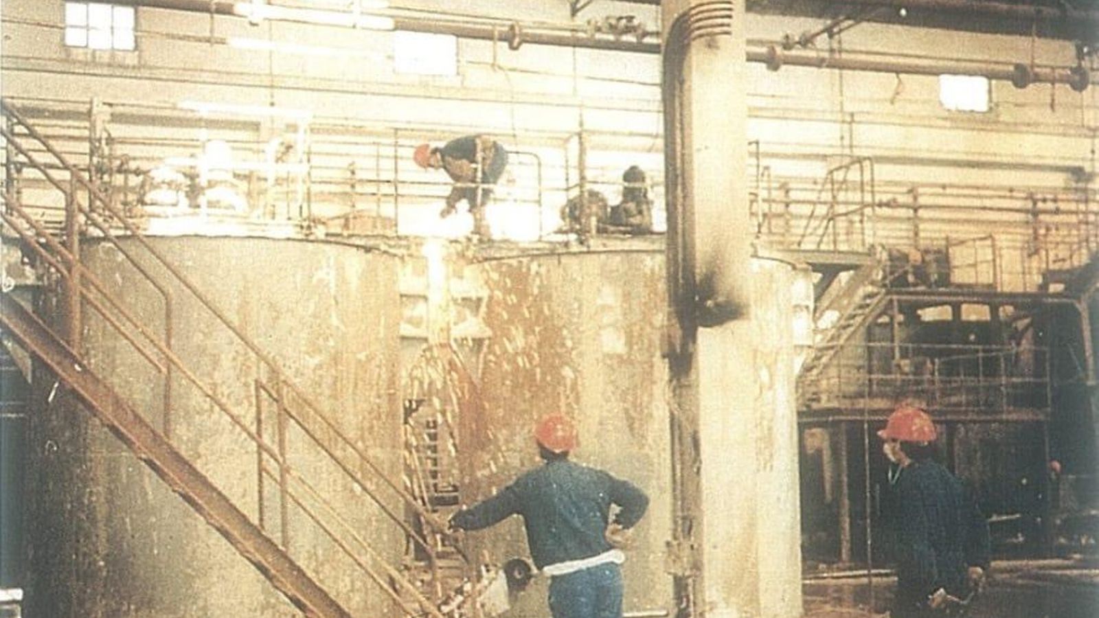 Trabajos de desmantelamiento en la FUA. (Año, 1991).