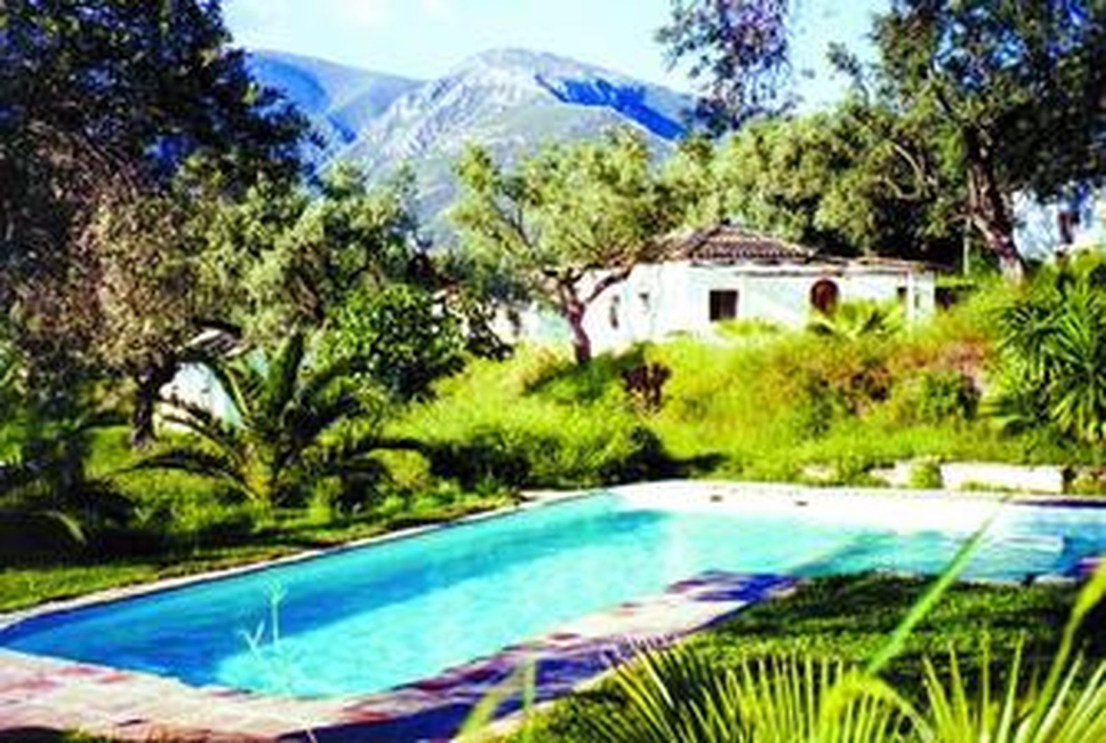 El turista de interior demanda, como un requisito indispensable para sus vacaciones, las casas rurales con piscina.