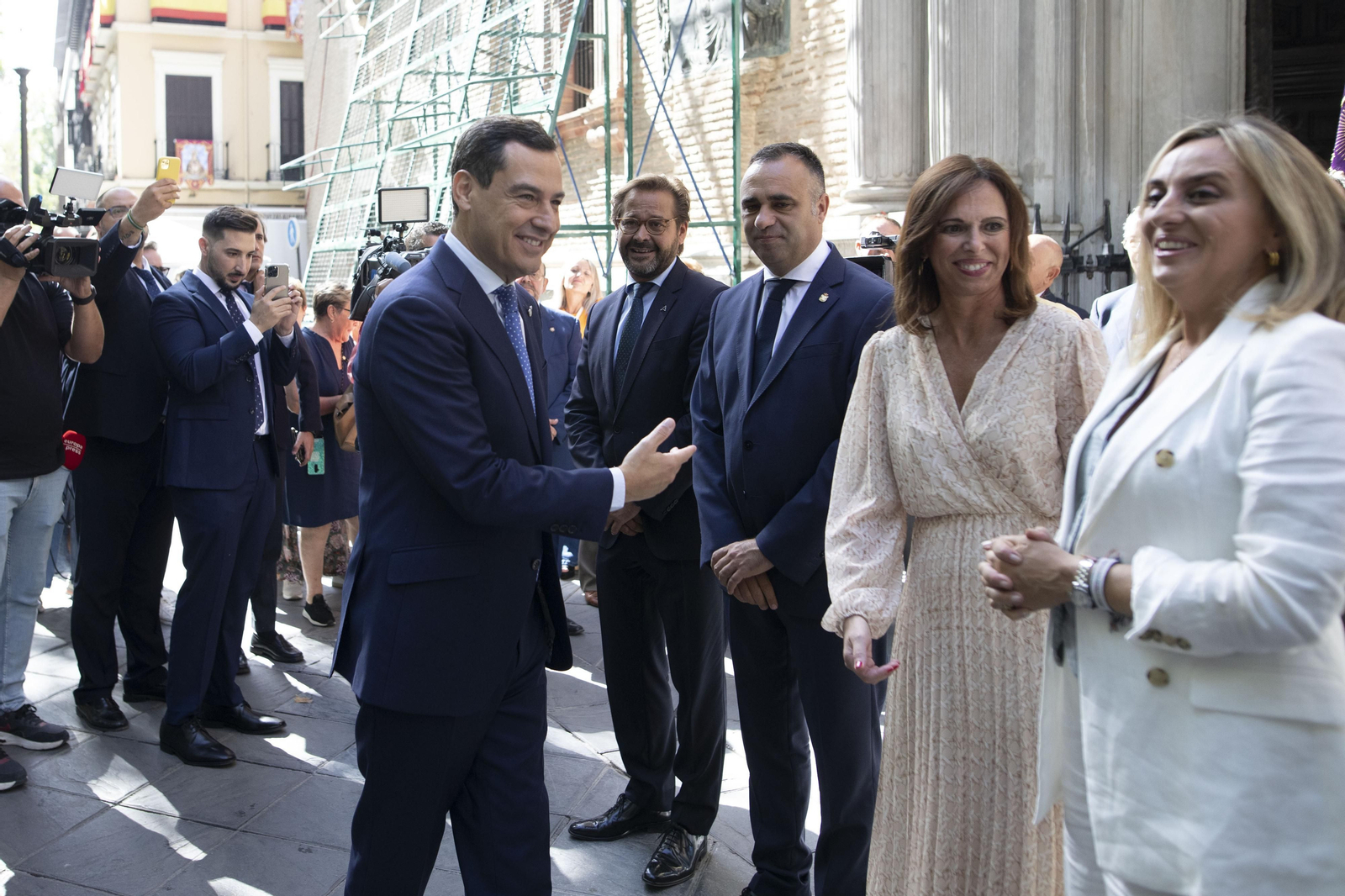 El presidente de la Junta, ante la Patrona de Granada