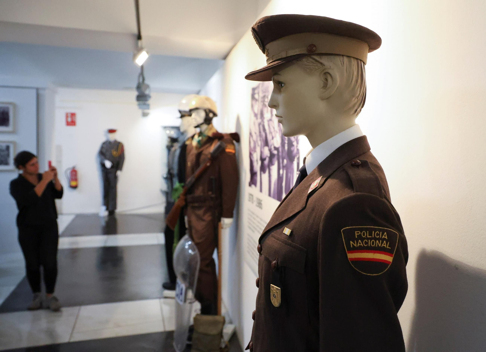 Una exposición recuerda los 200 años de historia de la Policía Nacional (fotos)
