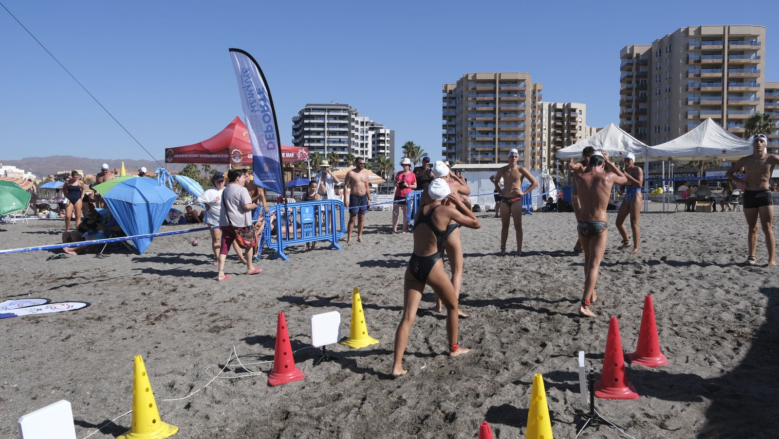 Imágenes de la travesía a nado de la Feria de Almería 2022