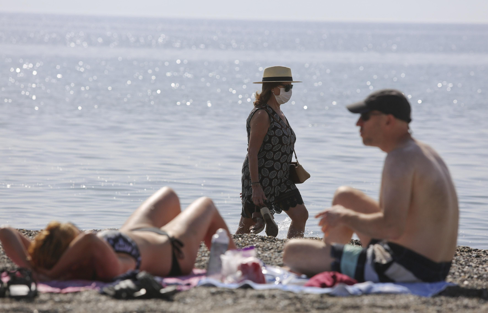 Fotos de la playa de La Misericordia con julio a la vuelta de la esquina Fotos de la playa de La Misericordia con julio a la vuelta de la esquina