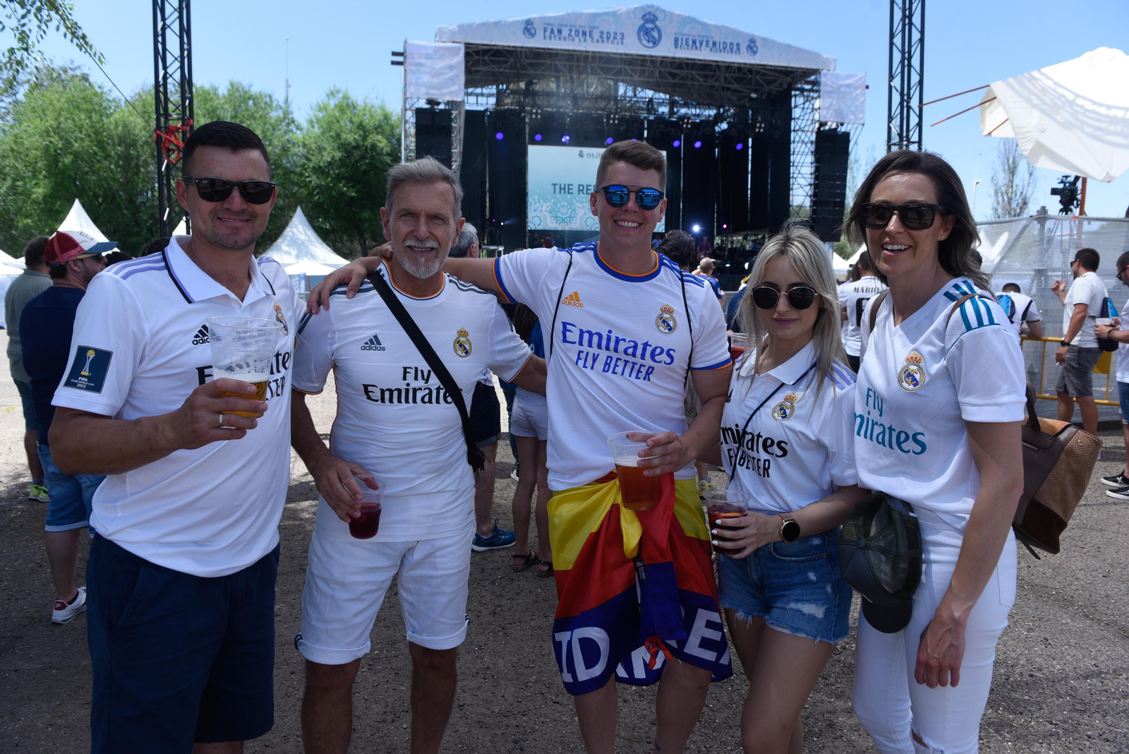 Búscate en la galería gráfica de las aficiones de Osasuna y Real Madrid en Sevilla