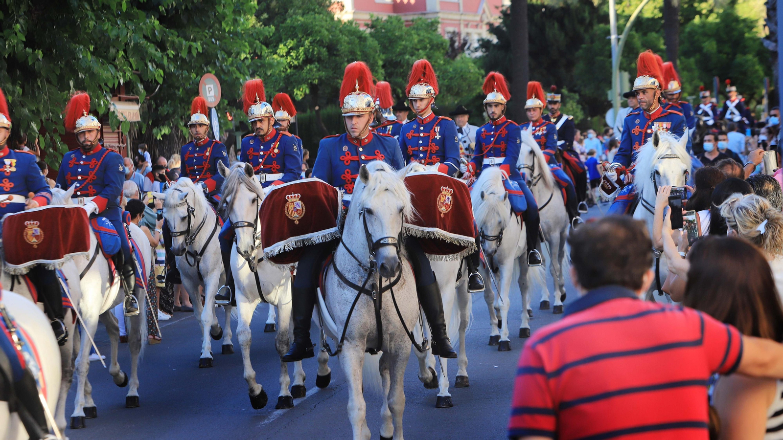 Desfile del Escuadrón de Caballería de la Guardia Real por las calles de Jerez