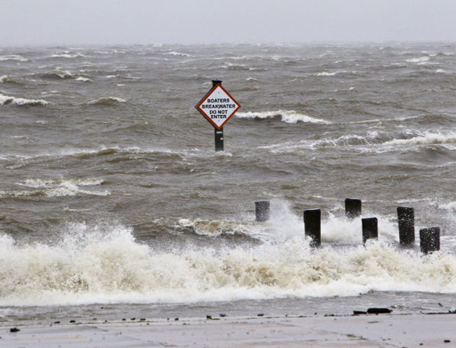 'Isaac' sigue debilitándose a su paso por Luisiana