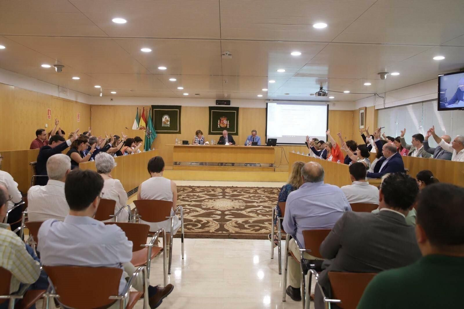 El Pleno aprueba la congelación de los sueldos de los cargos electos.