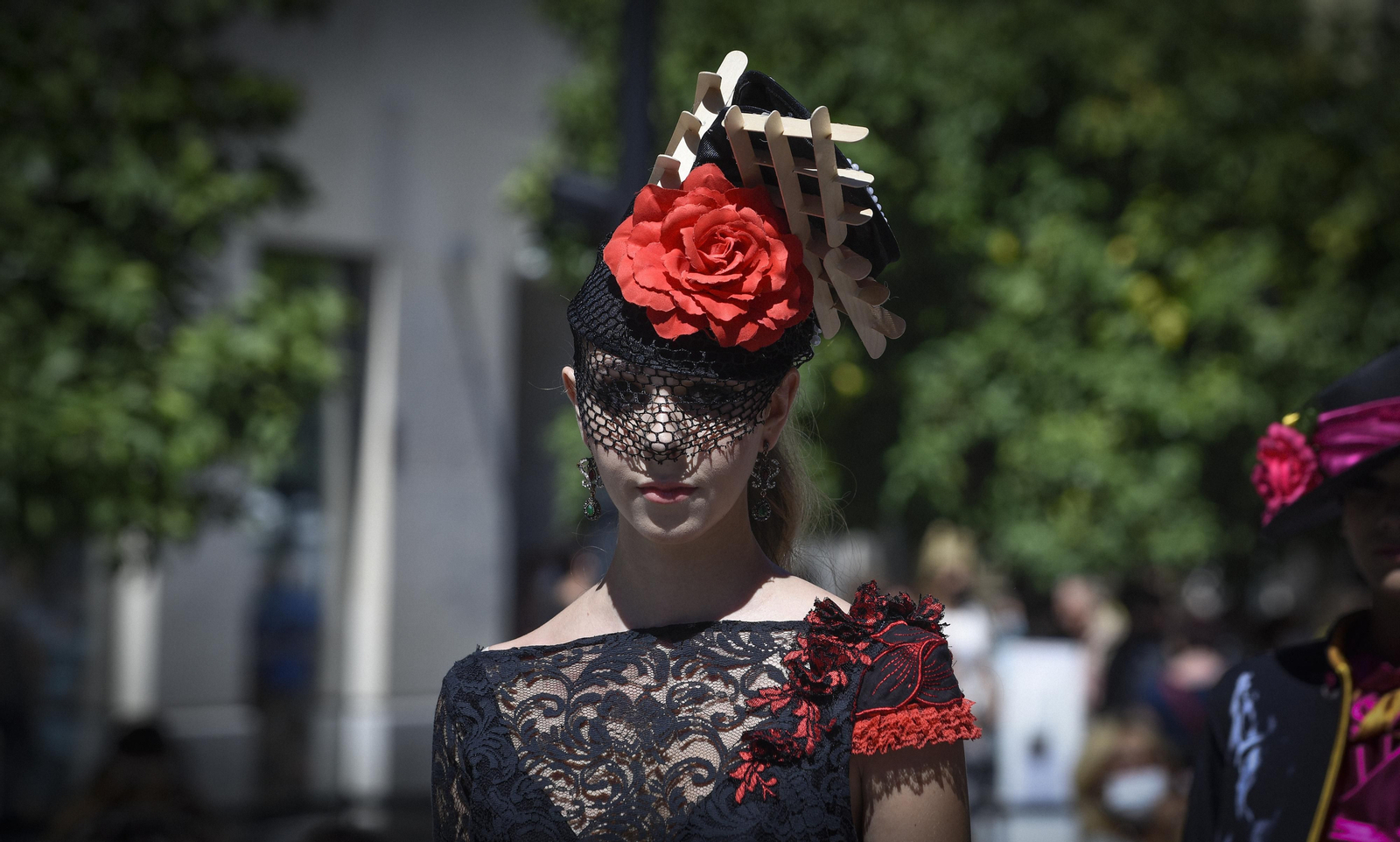 El desfile de moda flamenca de la Avenida de la Constitución, en imágenes