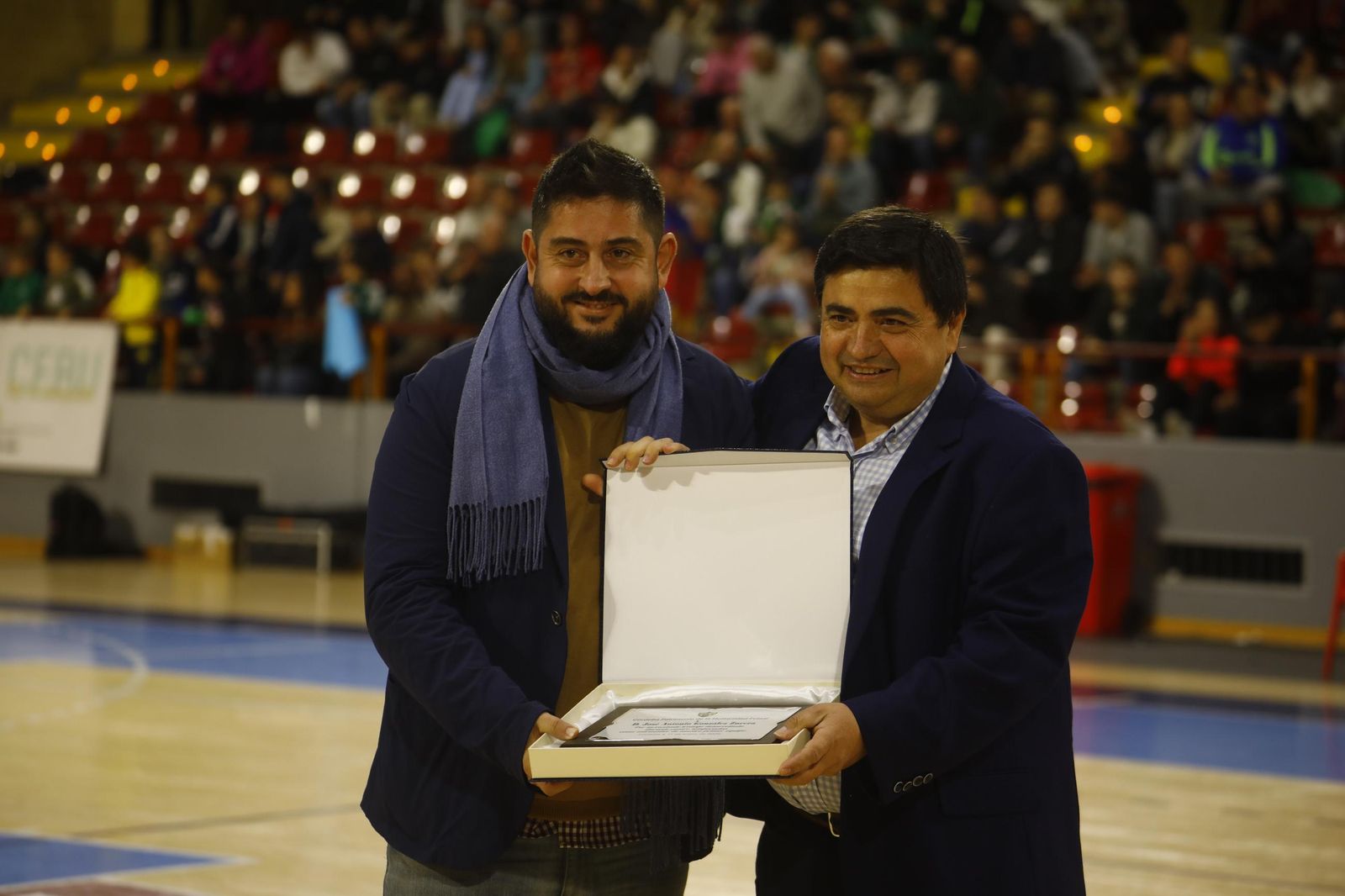 Las mejores fotos del ambiente en Vista Alegre para el Córdoba Futsal - Barça