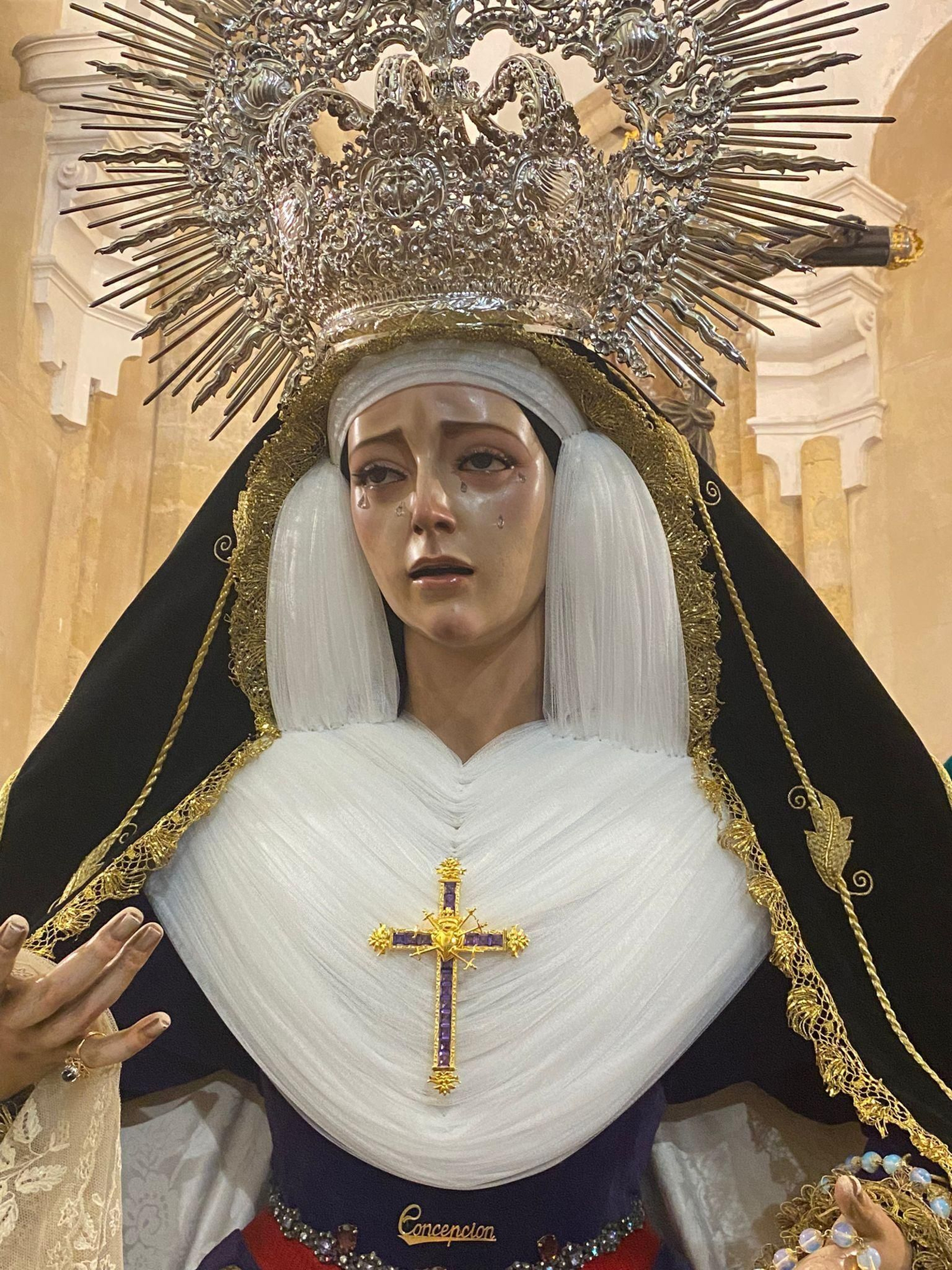 La Virgen de la Concepción, ataviada para el santo rosario.