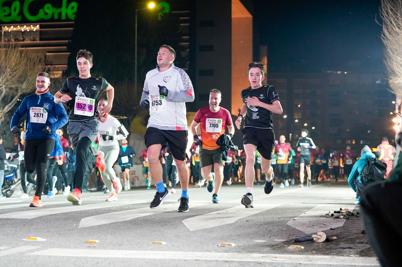 En imágenes: búscate en tu llegada a meta de la Carrera de San Antón 2026 (18)