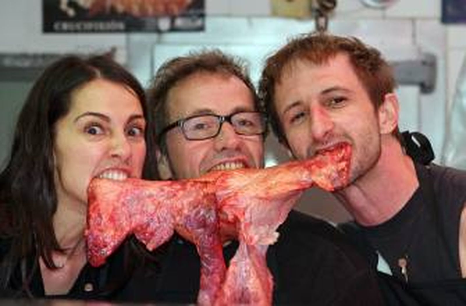 La Fura presenta su Degustación de Titus Andrónicus en “la carnicería William ‘Aguilar’ Shakespeare”