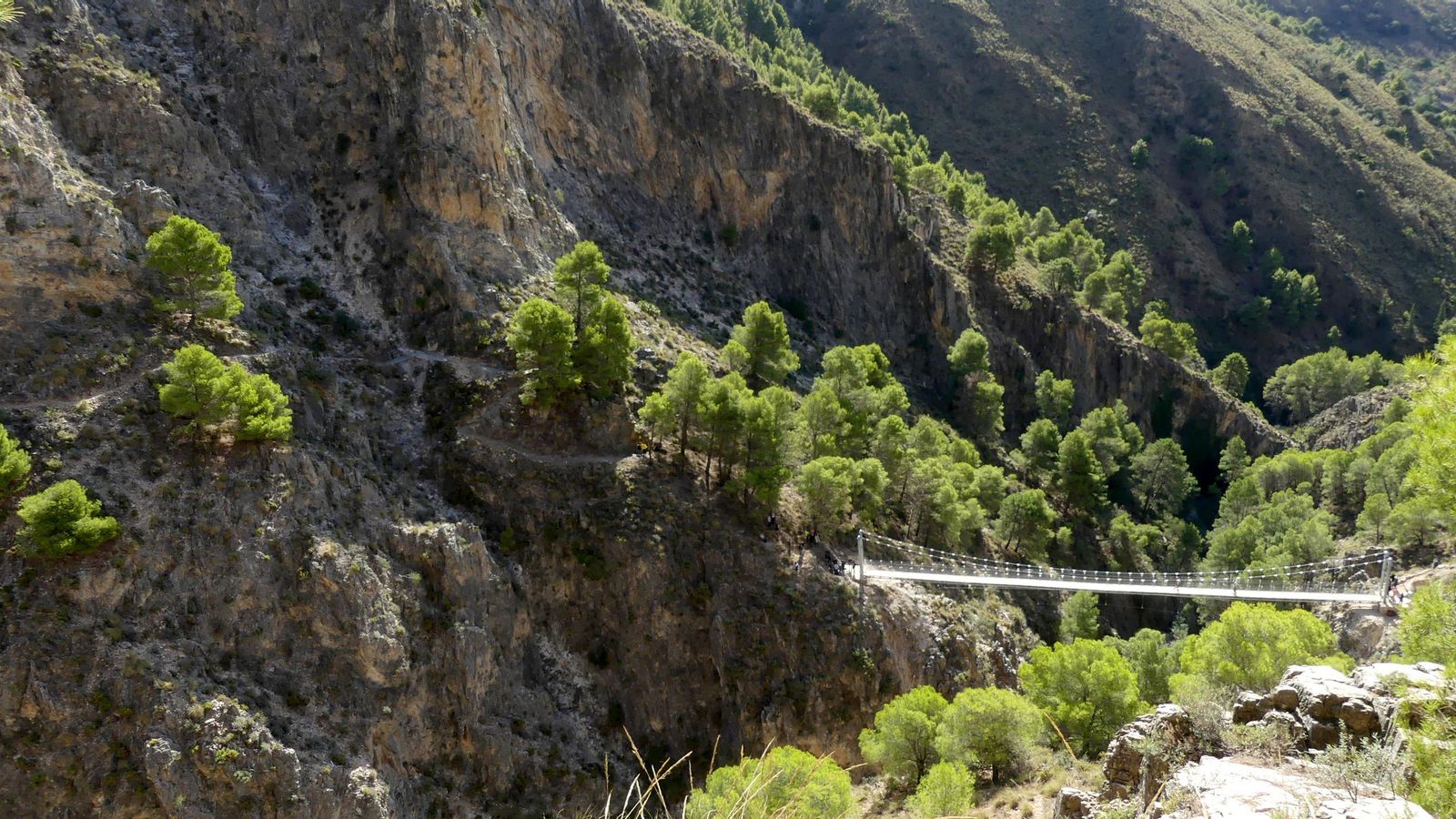 El puente del Saltillo, Canillas de Aceituno
