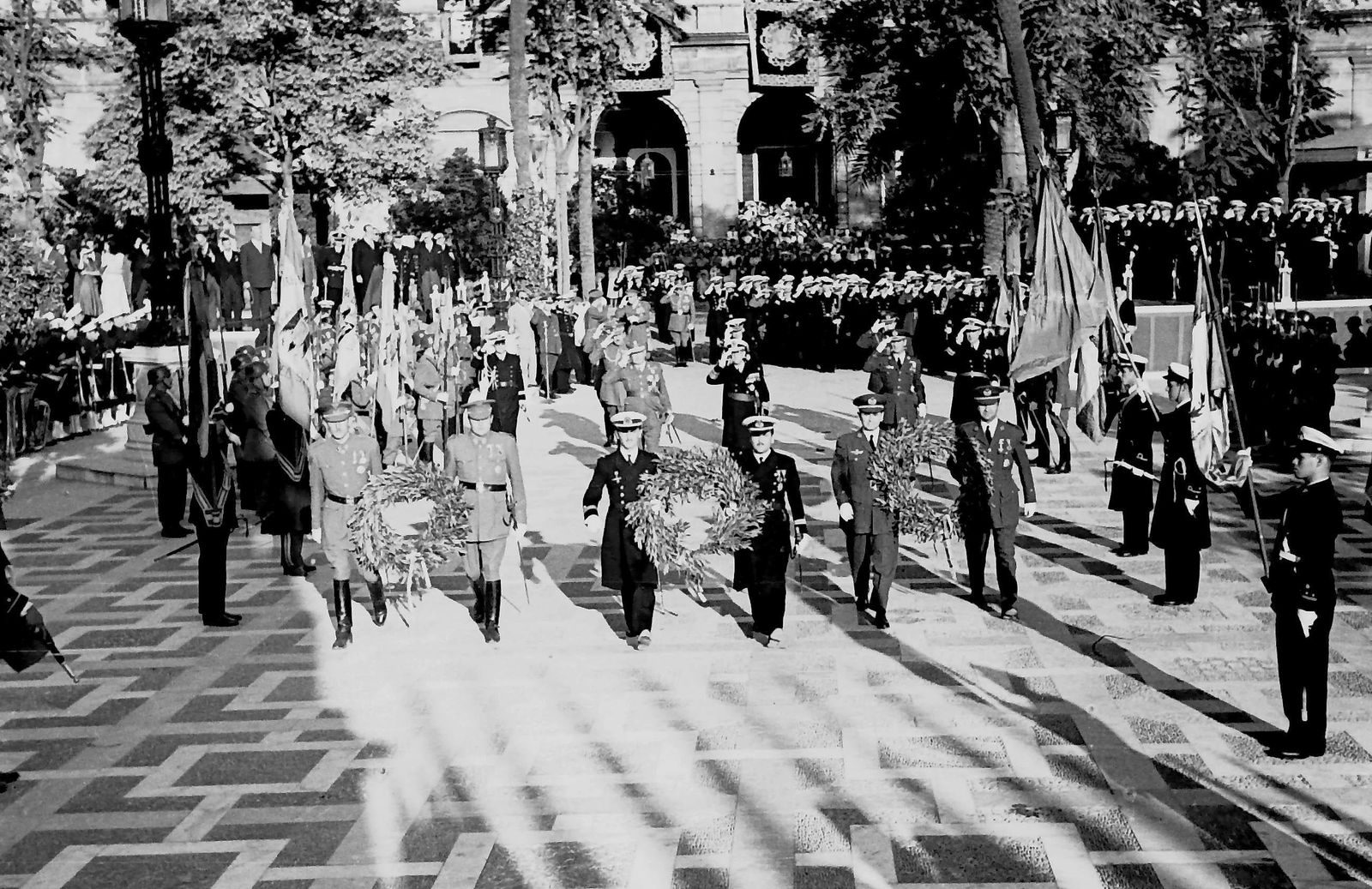 Ofrenda floral de la Marina a San Fernando, patrón de Sevilla.