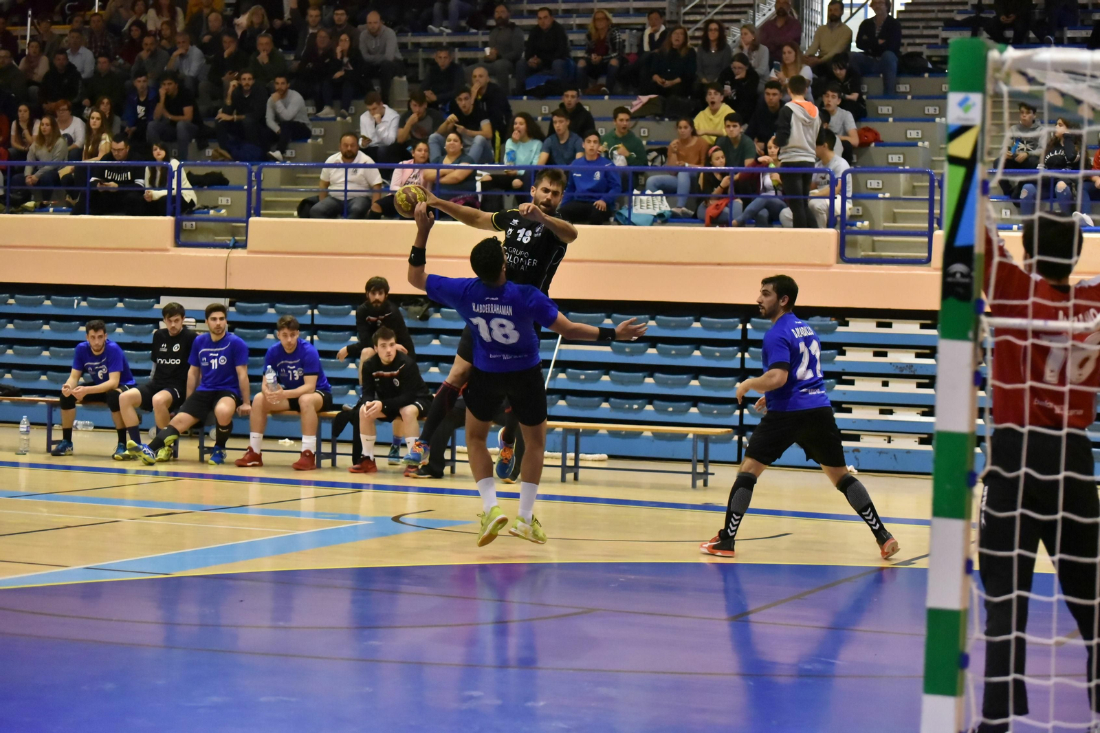 Gonzalo Cervera, en un encuentro con el BM Ciudad de Algeciras.