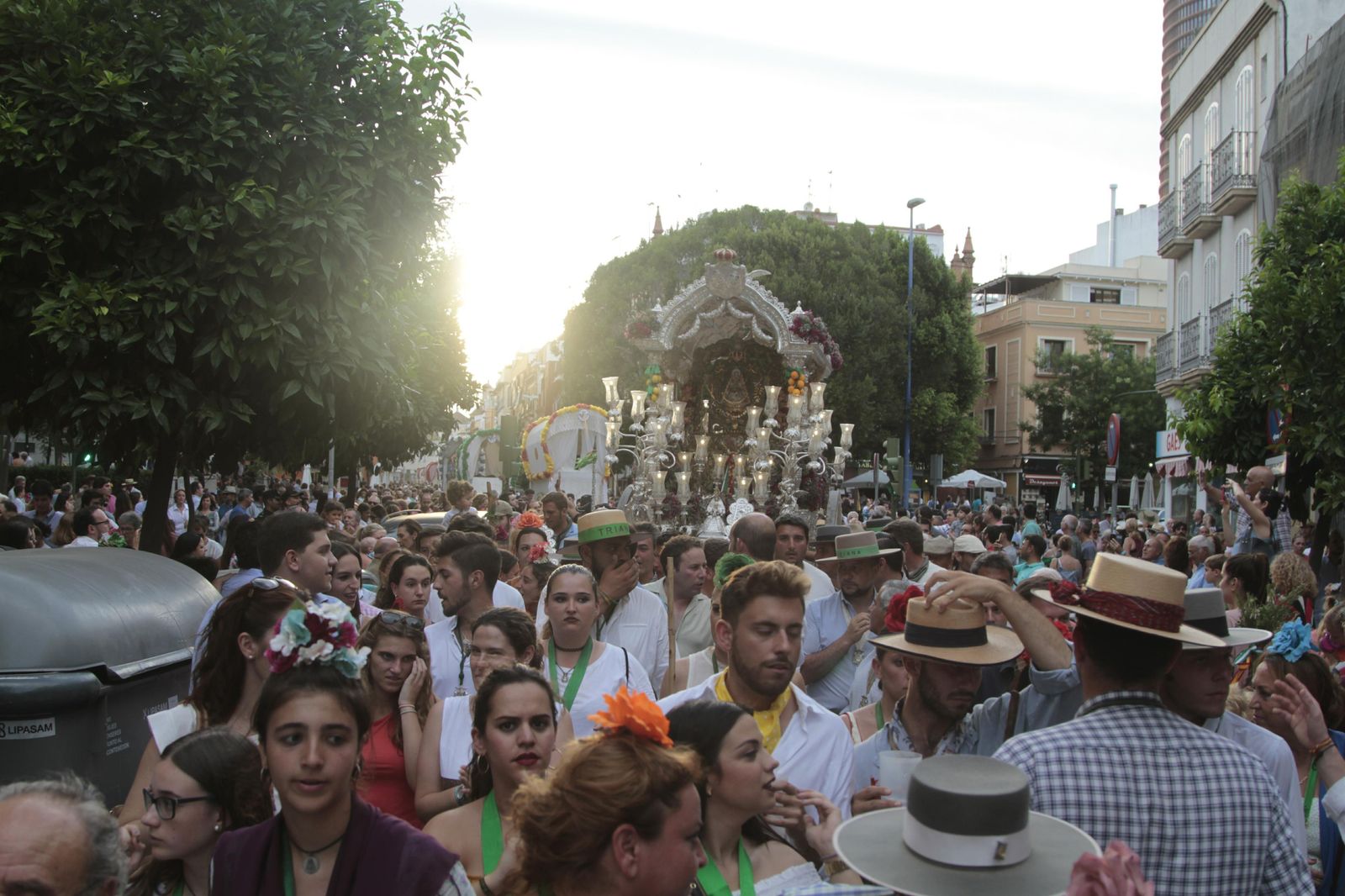 Las imágenes de la vuelta de Triana a Sevilla
