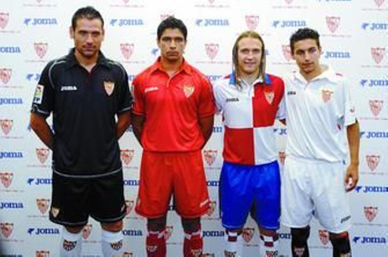 Imagen de la presentación de las nuevas equipaciones.