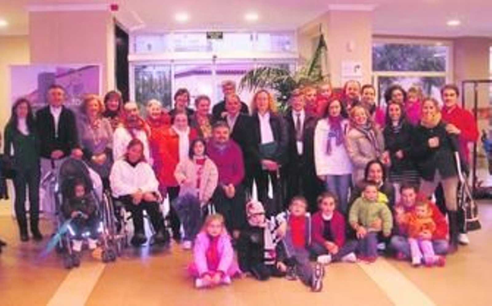 Grupo de personas que participó en las actividades de la fundación.