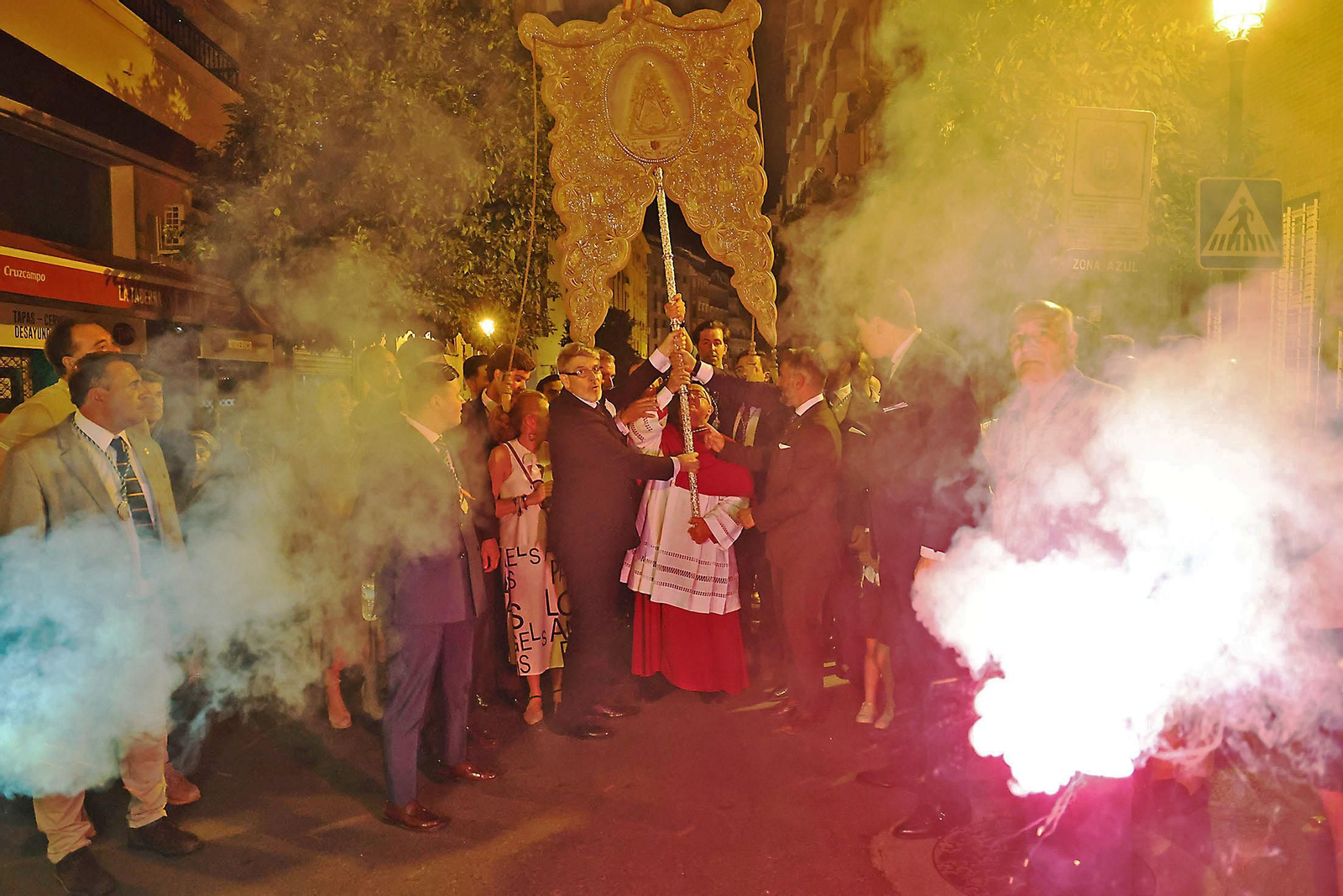 Imágenes del regreso de las hermandades a Emigrantes al finalizar el Rosario Jubilar rociero