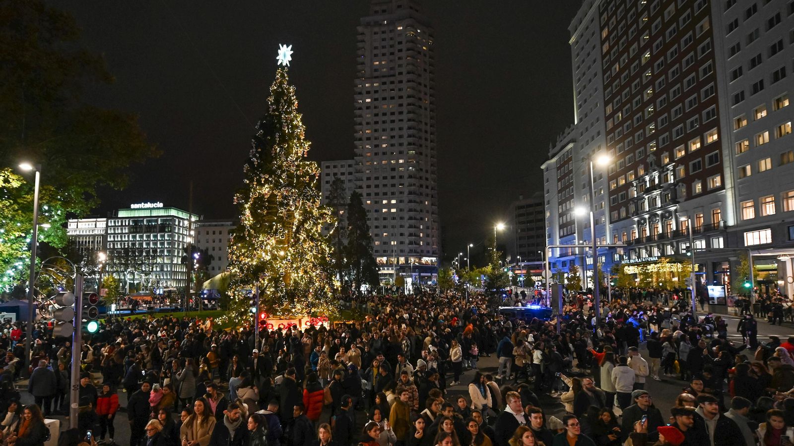 Madrid, durante el inicio de parte de su alumbrado navideño. Madrid, durante el inicio de parte de su alumbrado navideño.