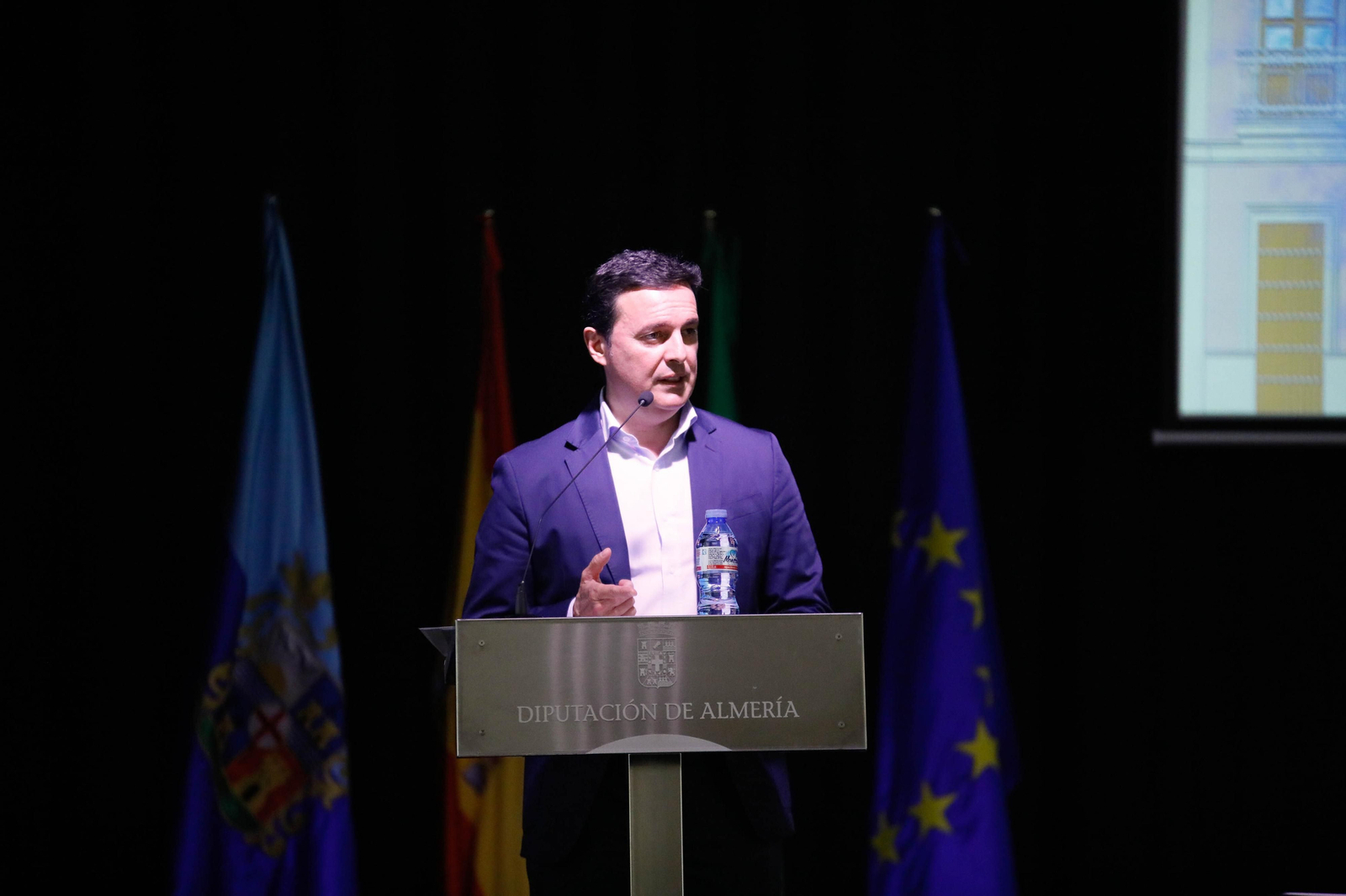 Imágenes de la entrega de los Escudos de Oro del IEA y la celebración de su Plenario