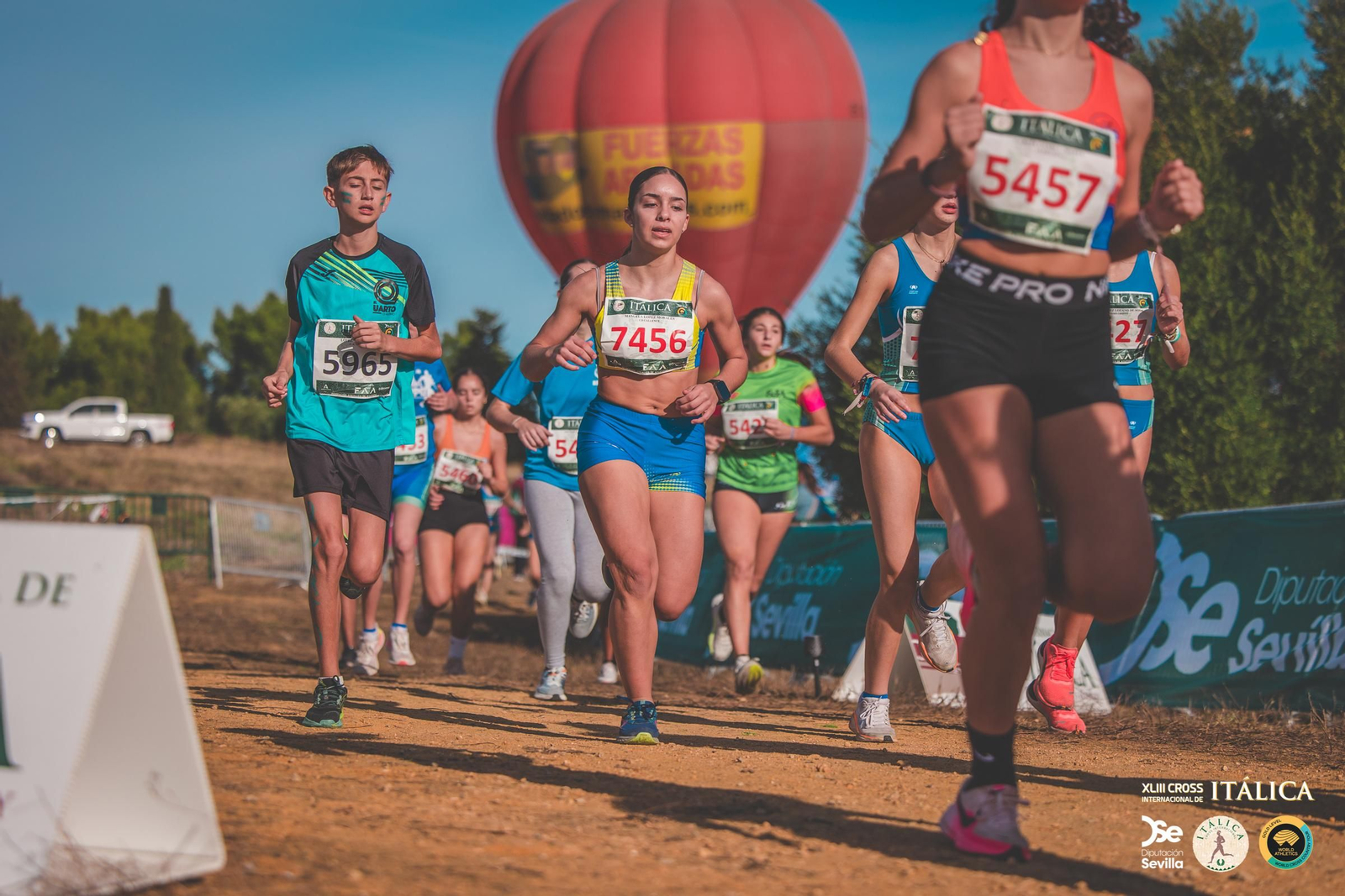 Búscate en las fotos del Cross de Itálica 2025 | 6