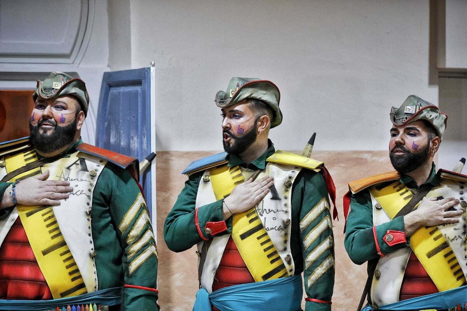 La comparsa 'Ahora o nunca' en camerinos.