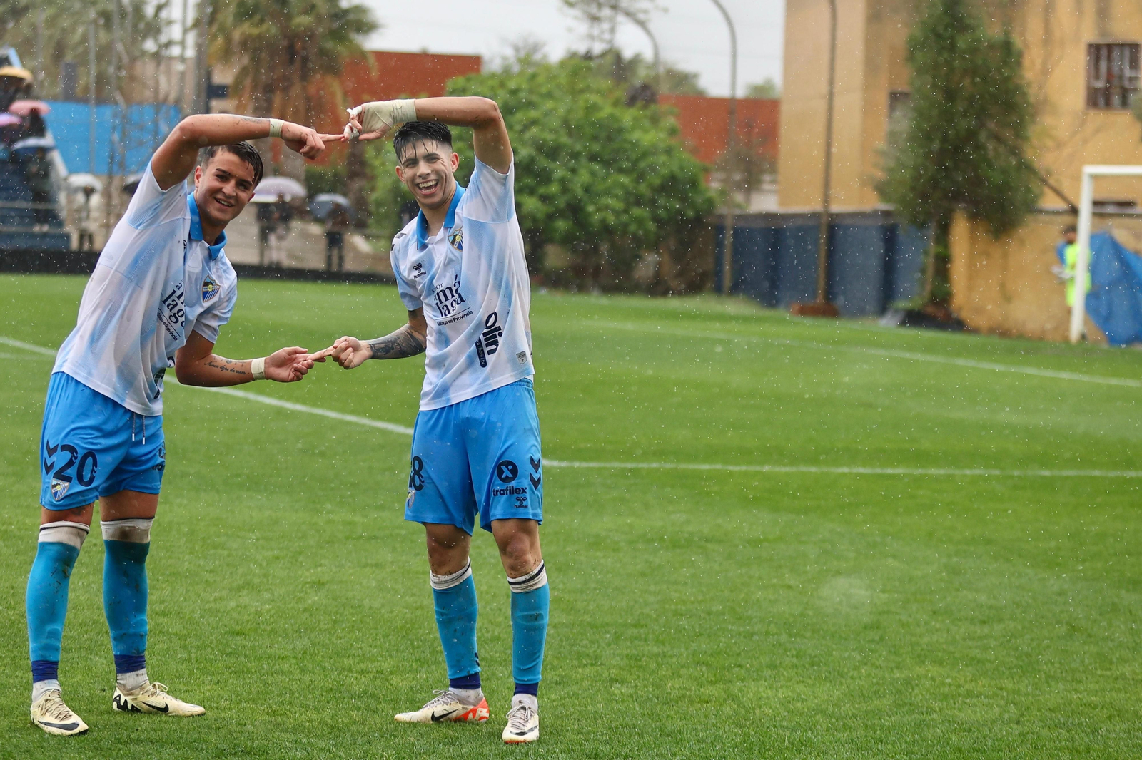 Adri y Cordero, celebrando un gol al Málaga City Adri y Cordero, celebrando un gol al Málaga City