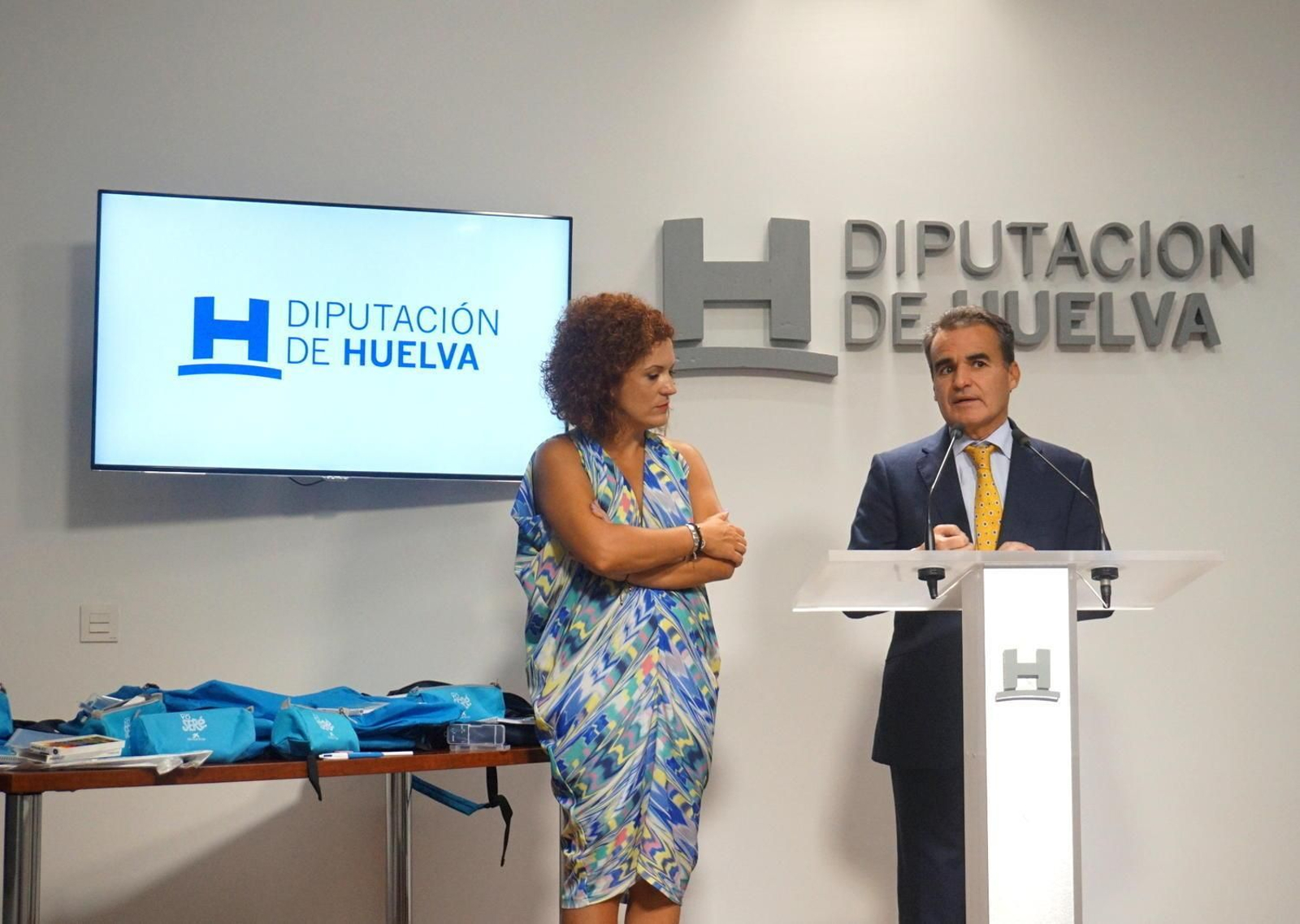 María Eugenia Limón y Rafael Herrador, ayer en la presentación de la campaña.