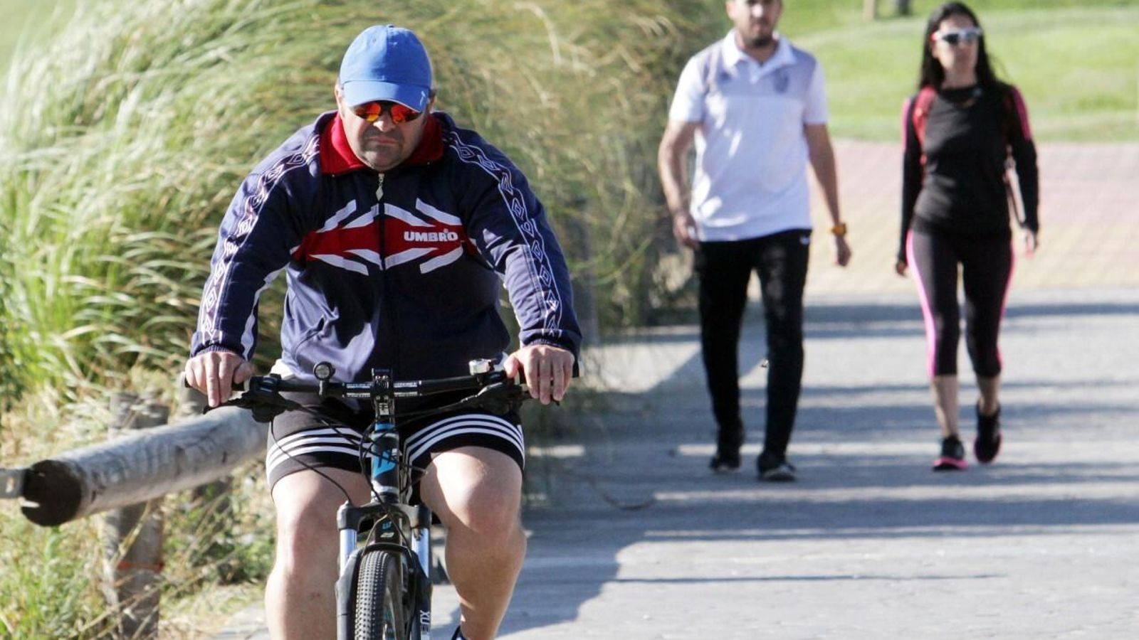 Se aconseja la práctica de la natación, o de la bicicleta estática siempre que fueran posibles, así como el caminar.